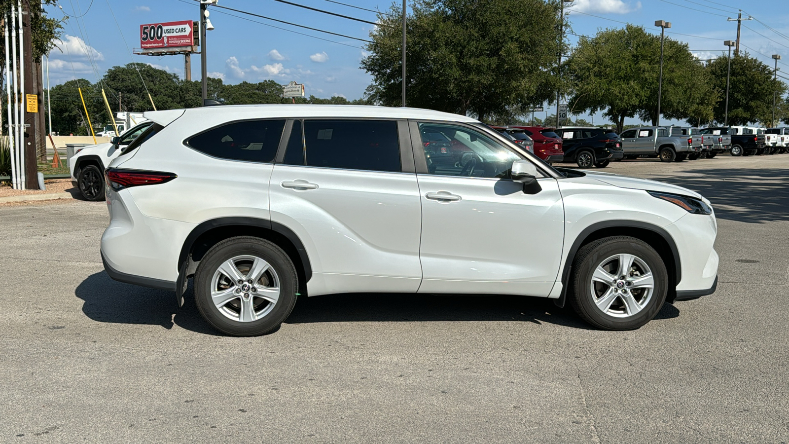 2023 Toyota Highlander LE 8