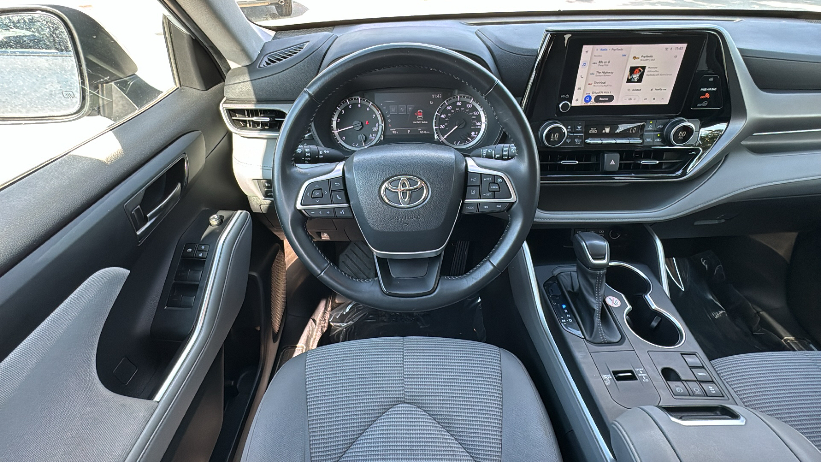 2023 Toyota Highlander LE 21