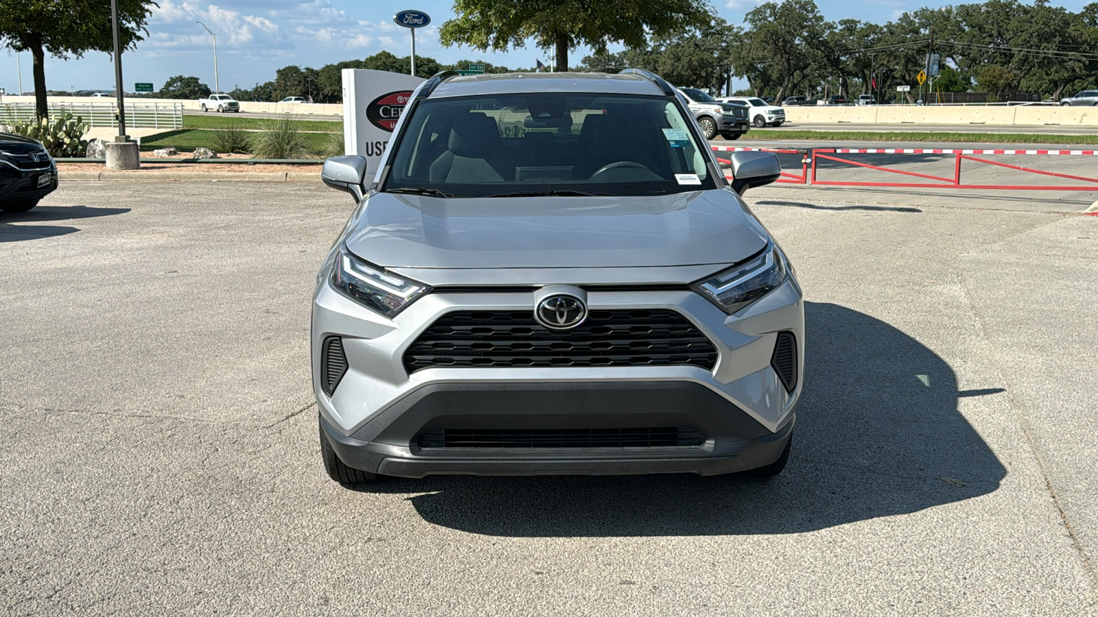 2022 Toyota RAV4 XLE 2