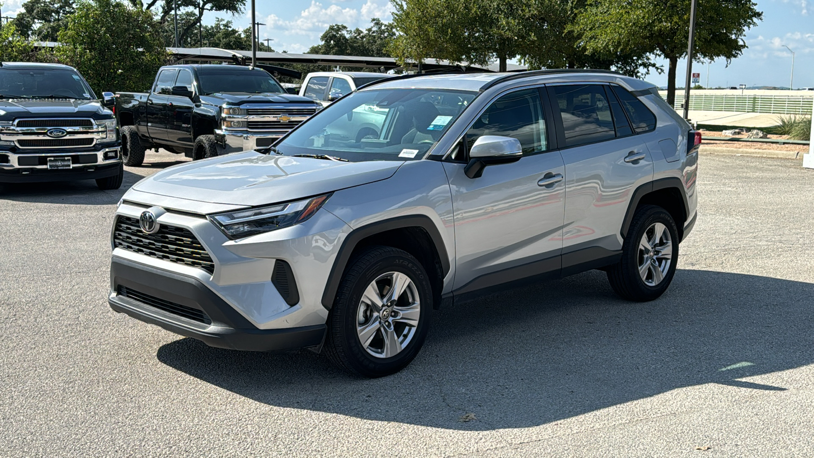 2022 Toyota RAV4 XLE 3