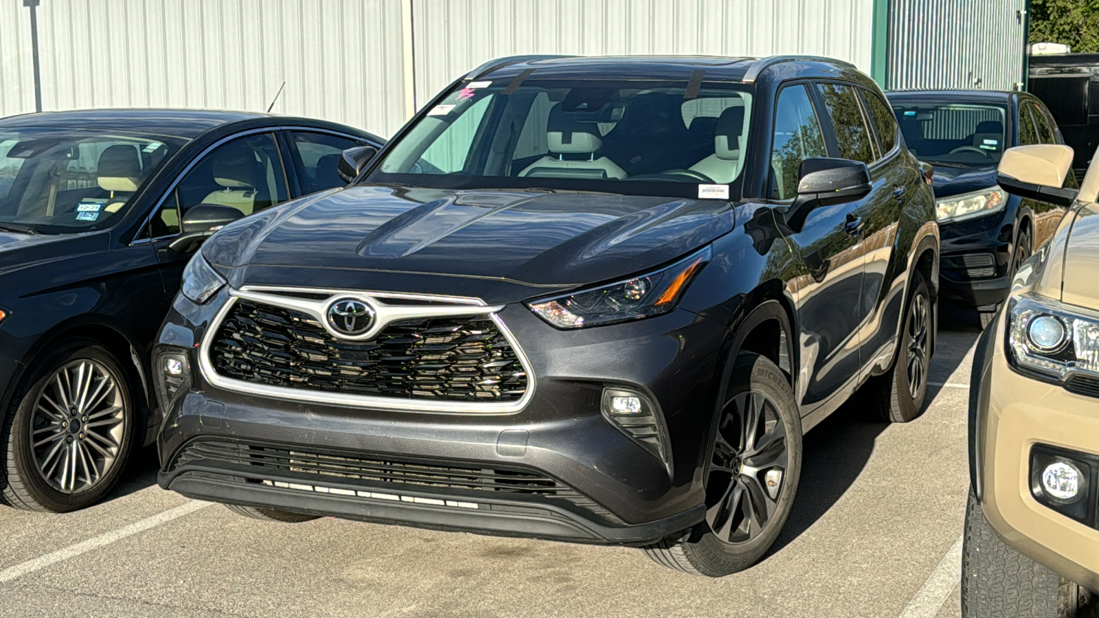 2023 Toyota Highlander XLE 3