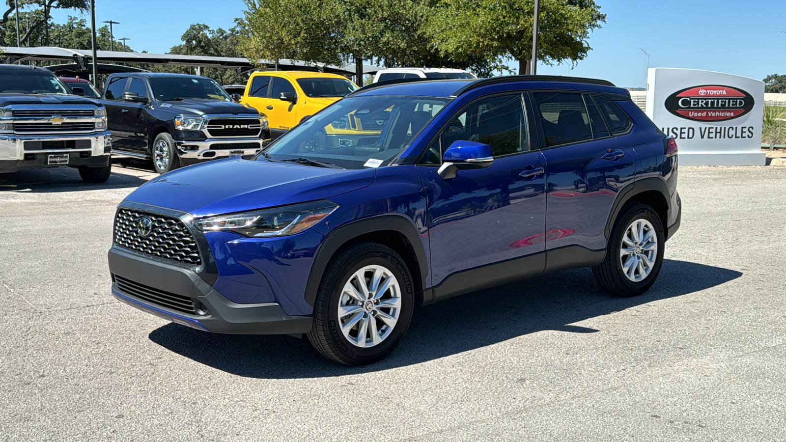 2023 Toyota Corolla Cross LE 3