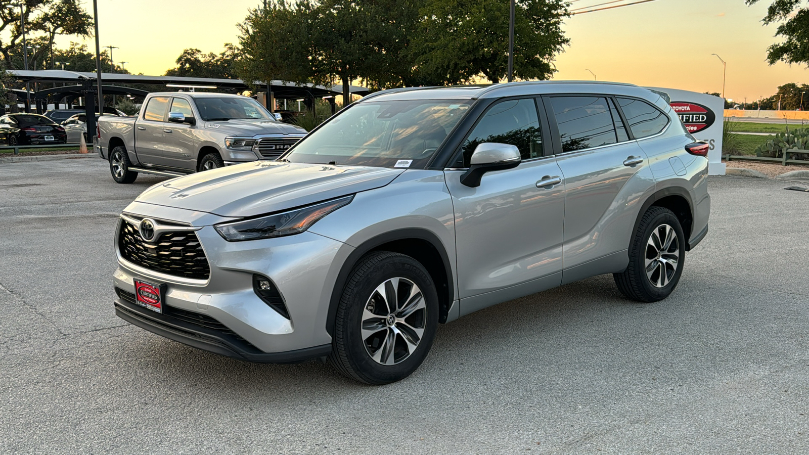 2023 Toyota Highlander XLE 3