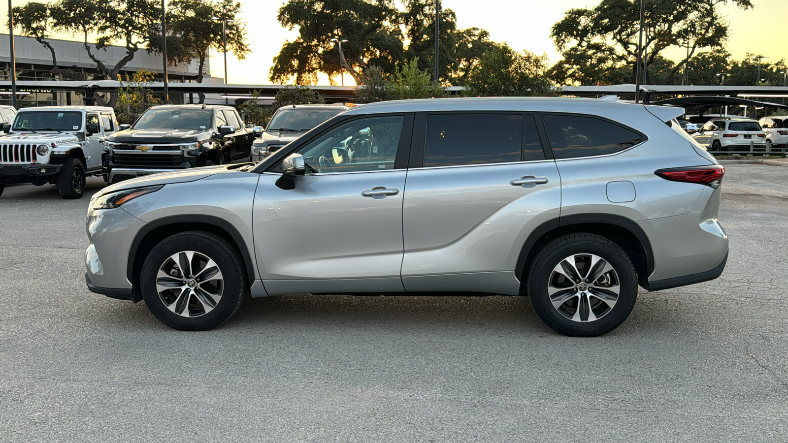 2023 Toyota Highlander XLE 4