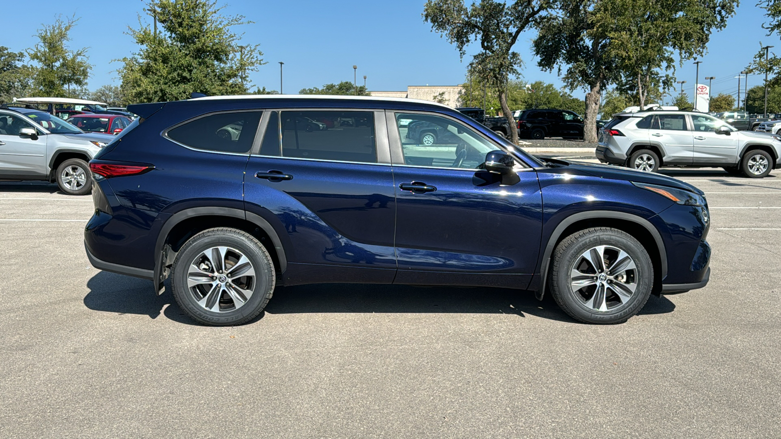 2023 Toyota Highlander XLE 9