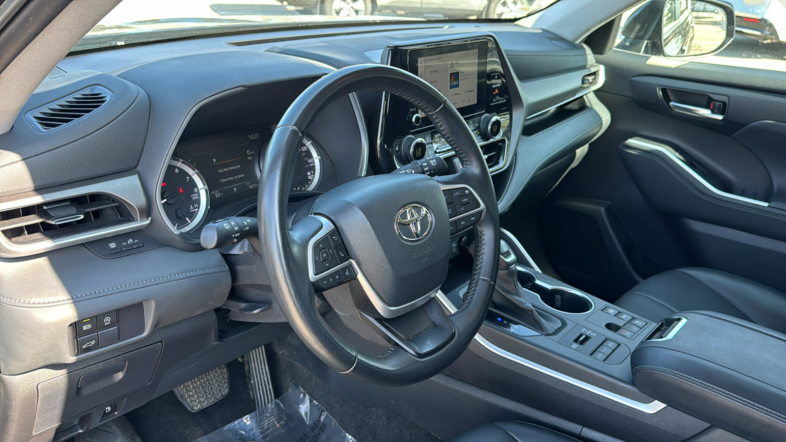 2023 Toyota Highlander XLE 12