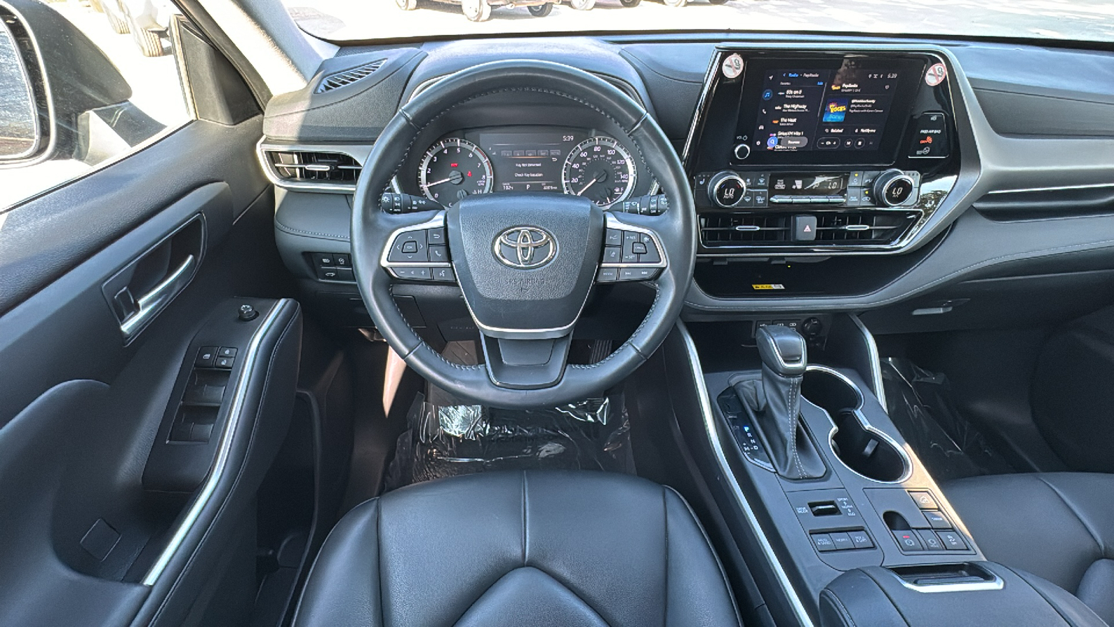 2023 Toyota Highlander XLE 21