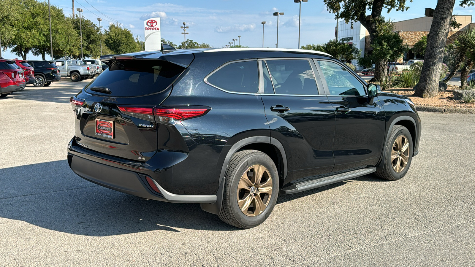 2023 Toyota Highlander Hybrid Bronze Edition 7