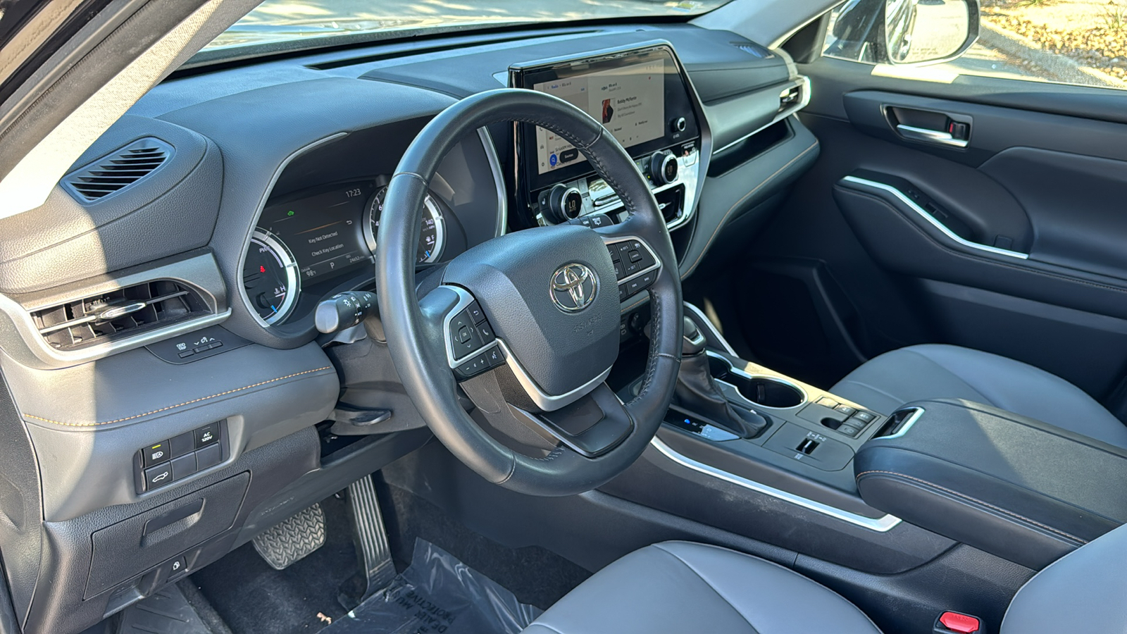 2023 Toyota Highlander Hybrid Bronze Edition 11