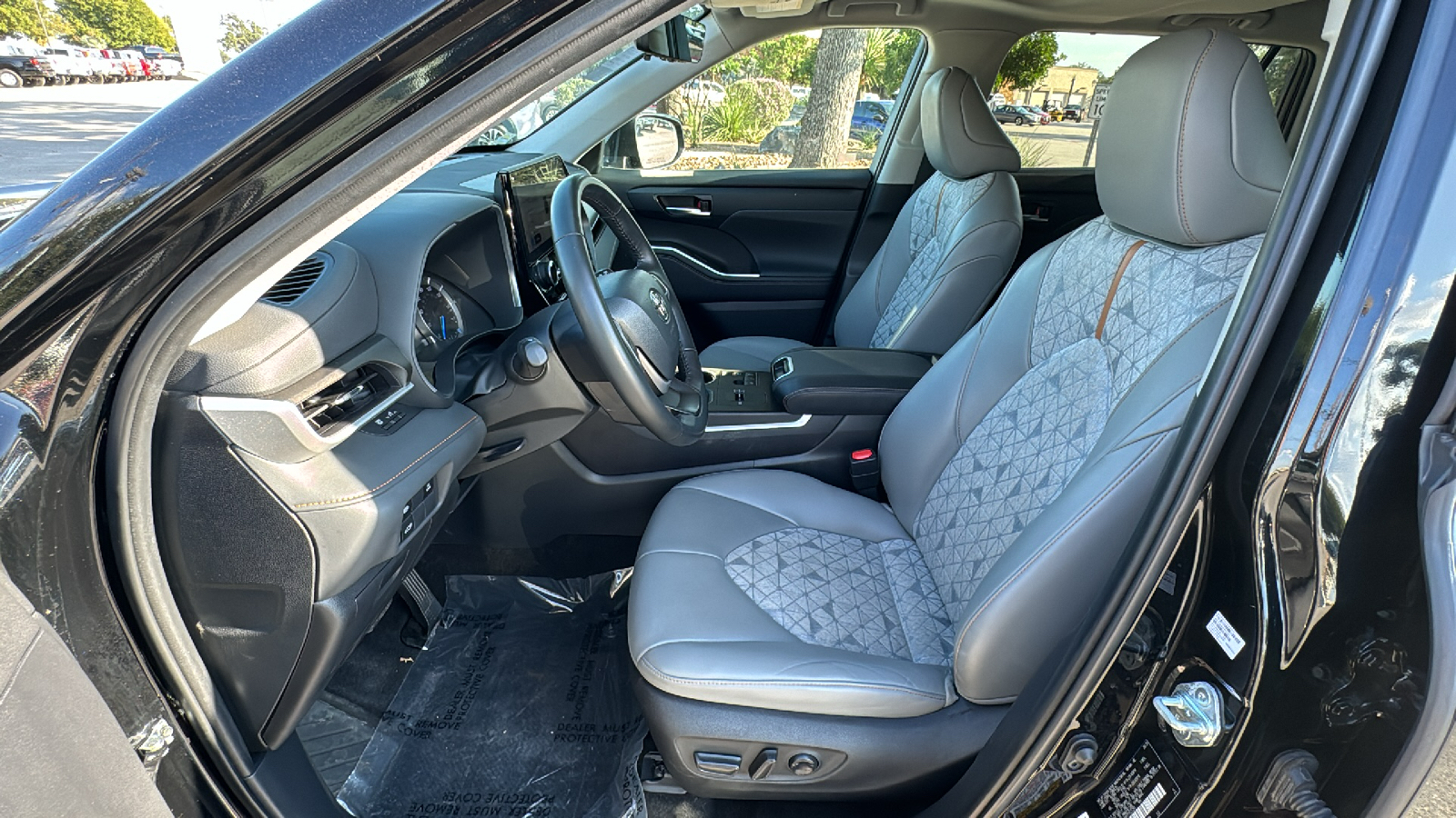 2023 Toyota Highlander Hybrid Bronze Edition 12