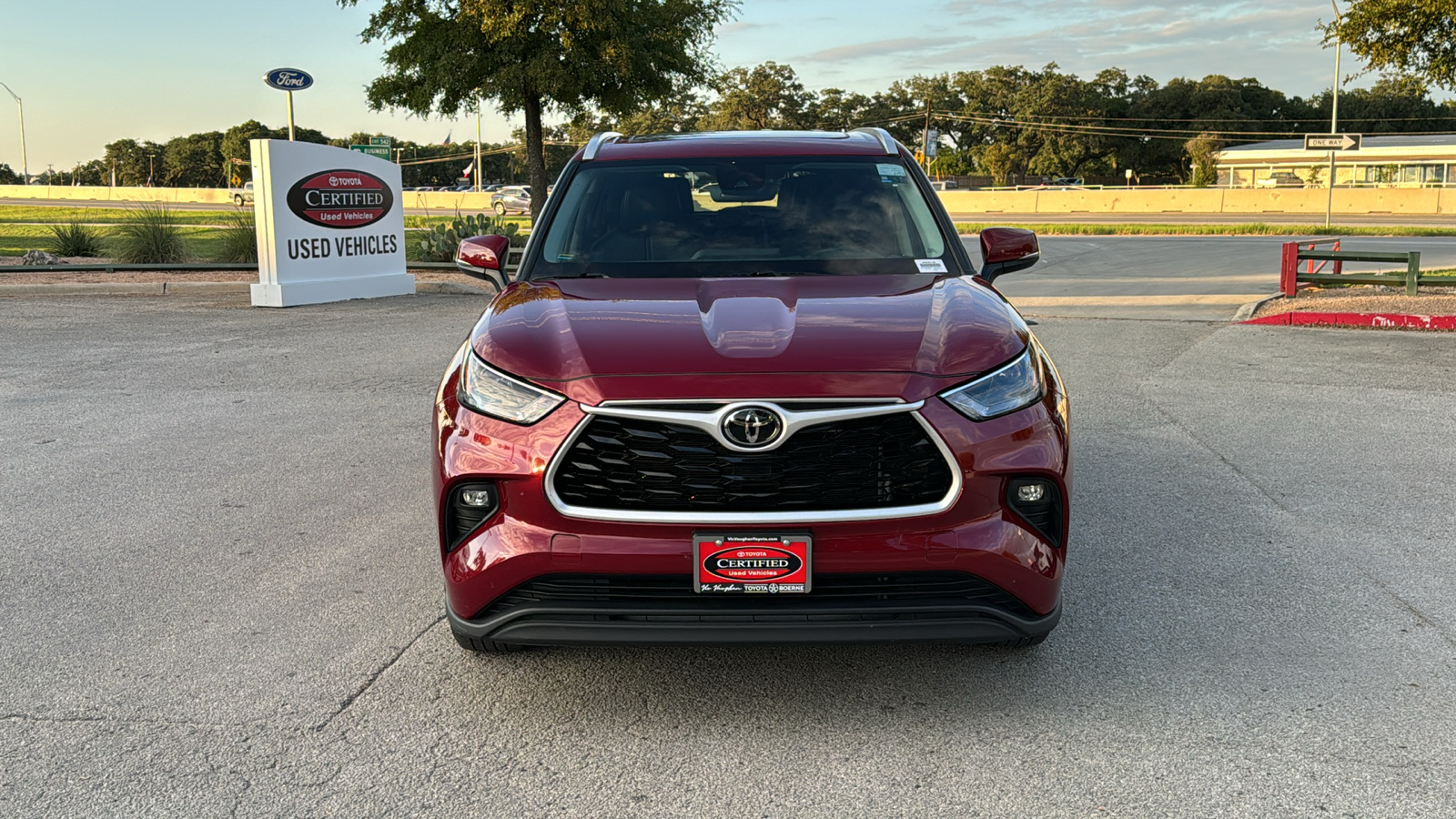 2023 Toyota Highlander XLE 2