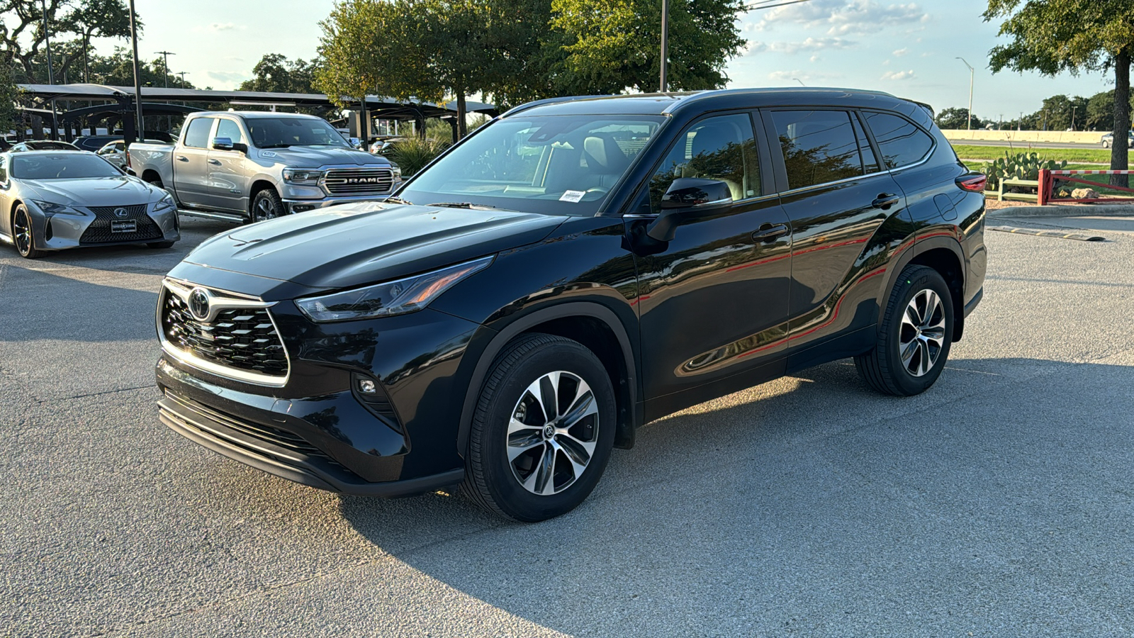 2023 Toyota Highlander XLE 3