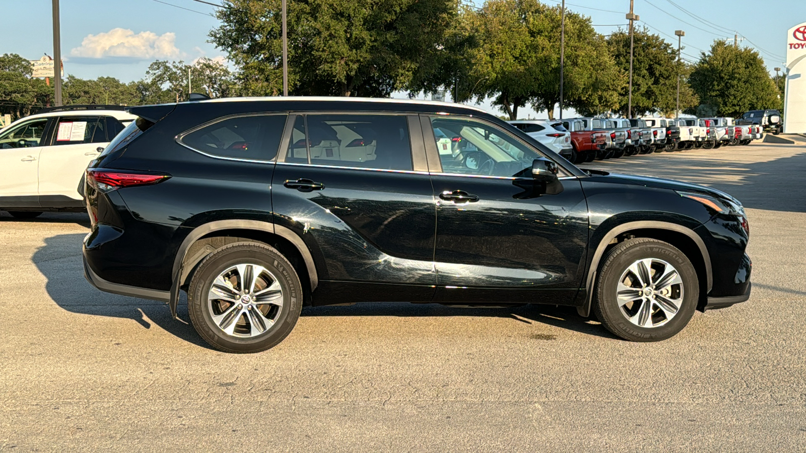 2023 Toyota Highlander XLE 8