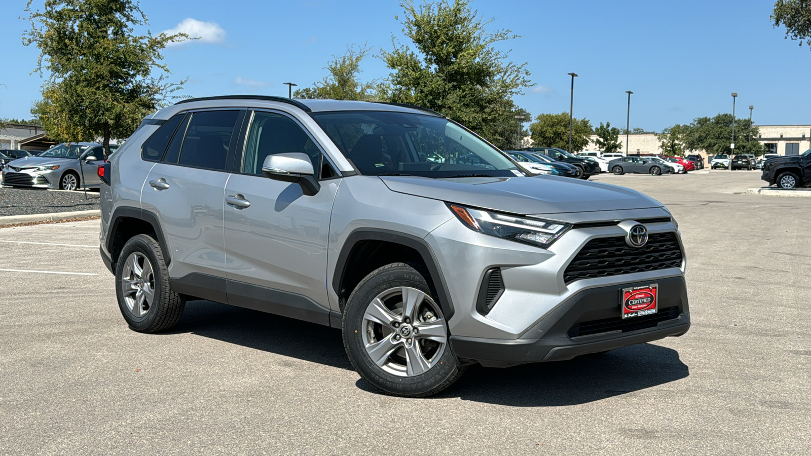 2022 Toyota RAV4 XLE 2