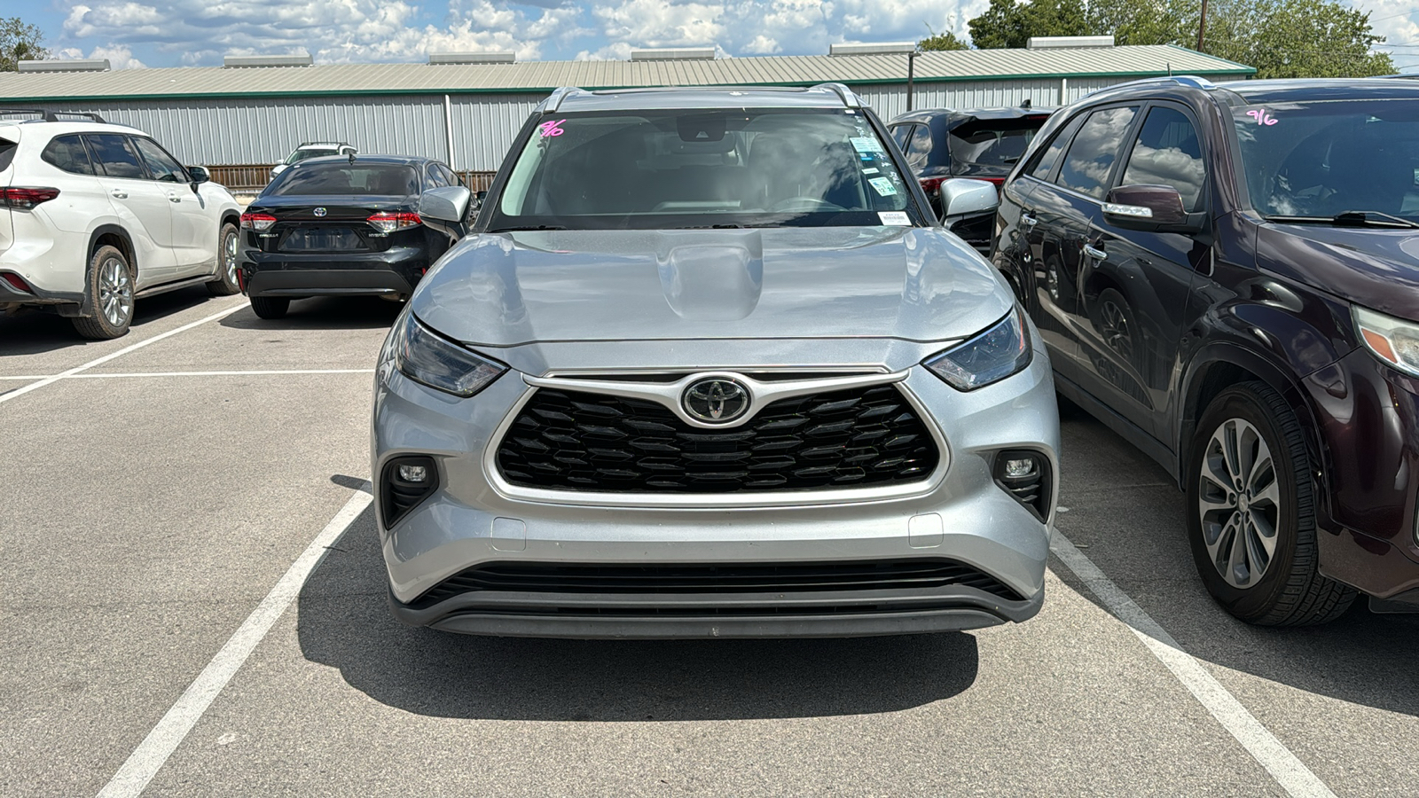 2023 Toyota Highlander XLE 2