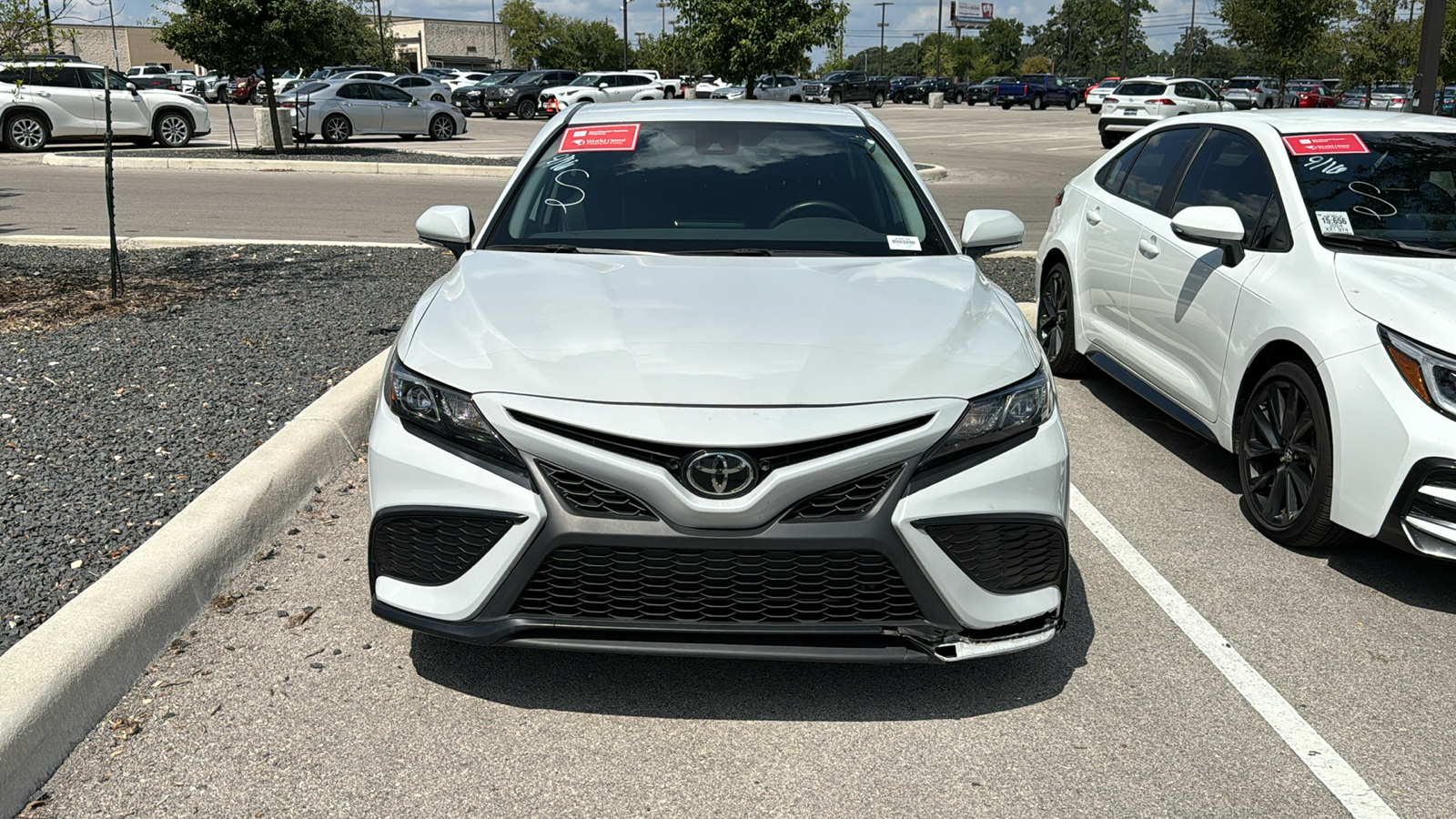 2023 Toyota Camry SE 3