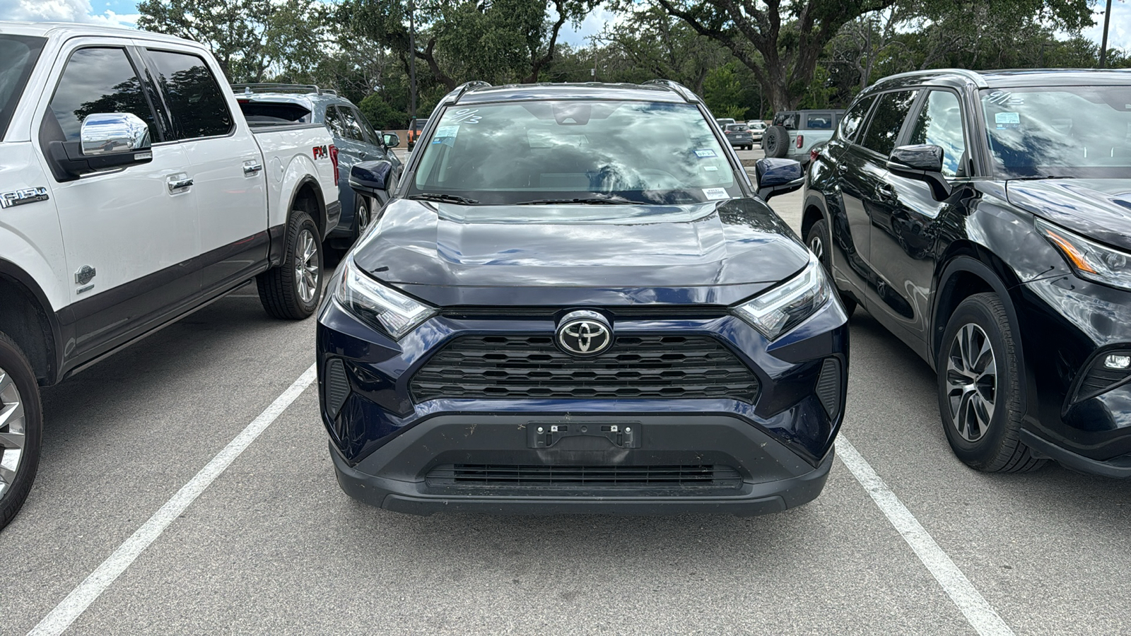 2022 Toyota RAV4 XLE 2