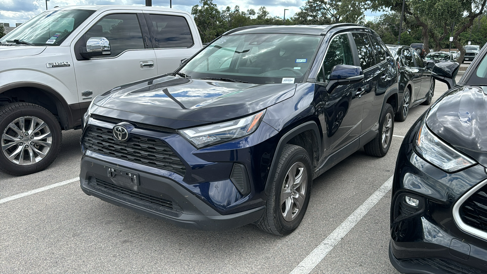 2022 Toyota RAV4 XLE 3