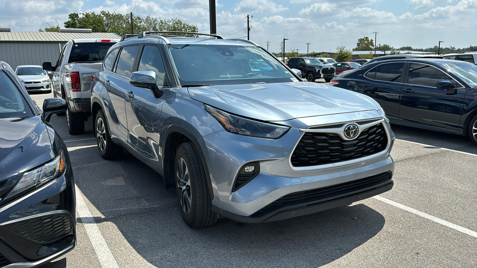 2023 Toyota Highlander XLE 2