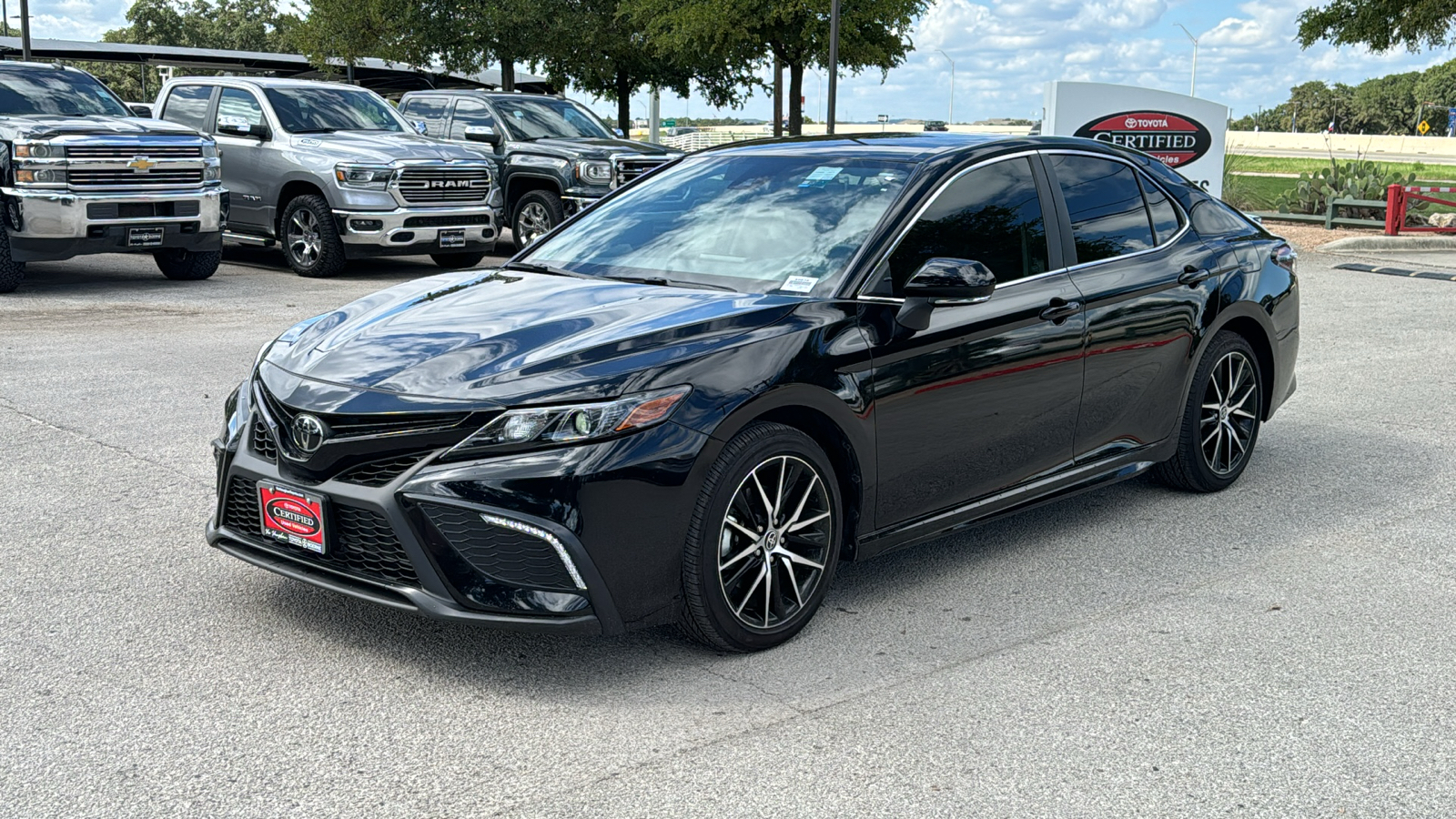 2024 Toyota Camry SE 3