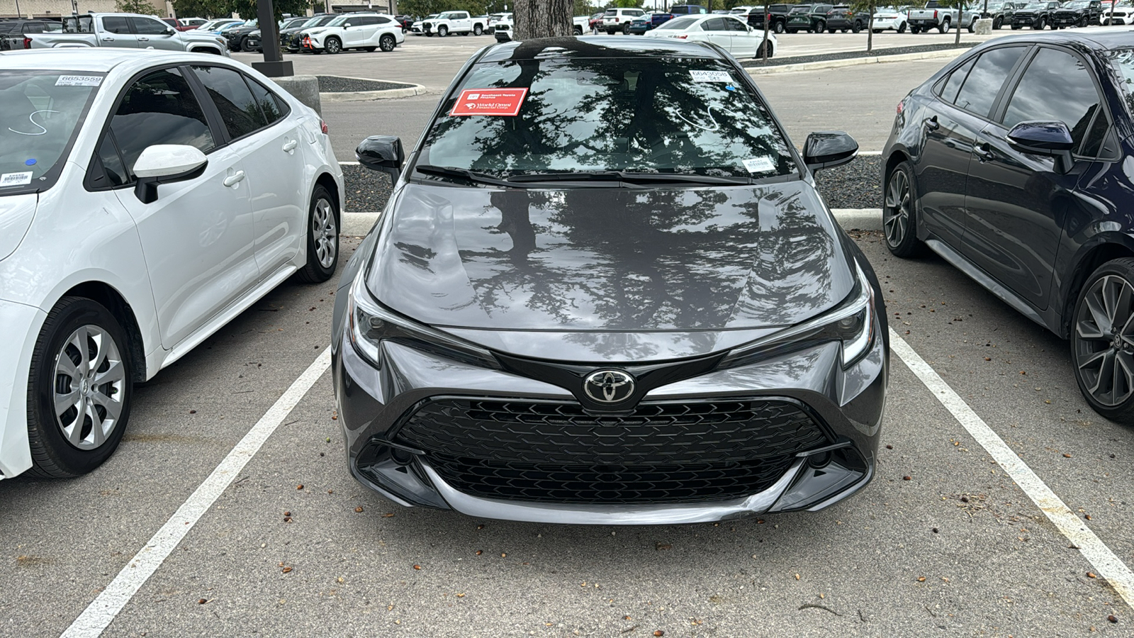 2023 Toyota Corolla Hatchback SE 2