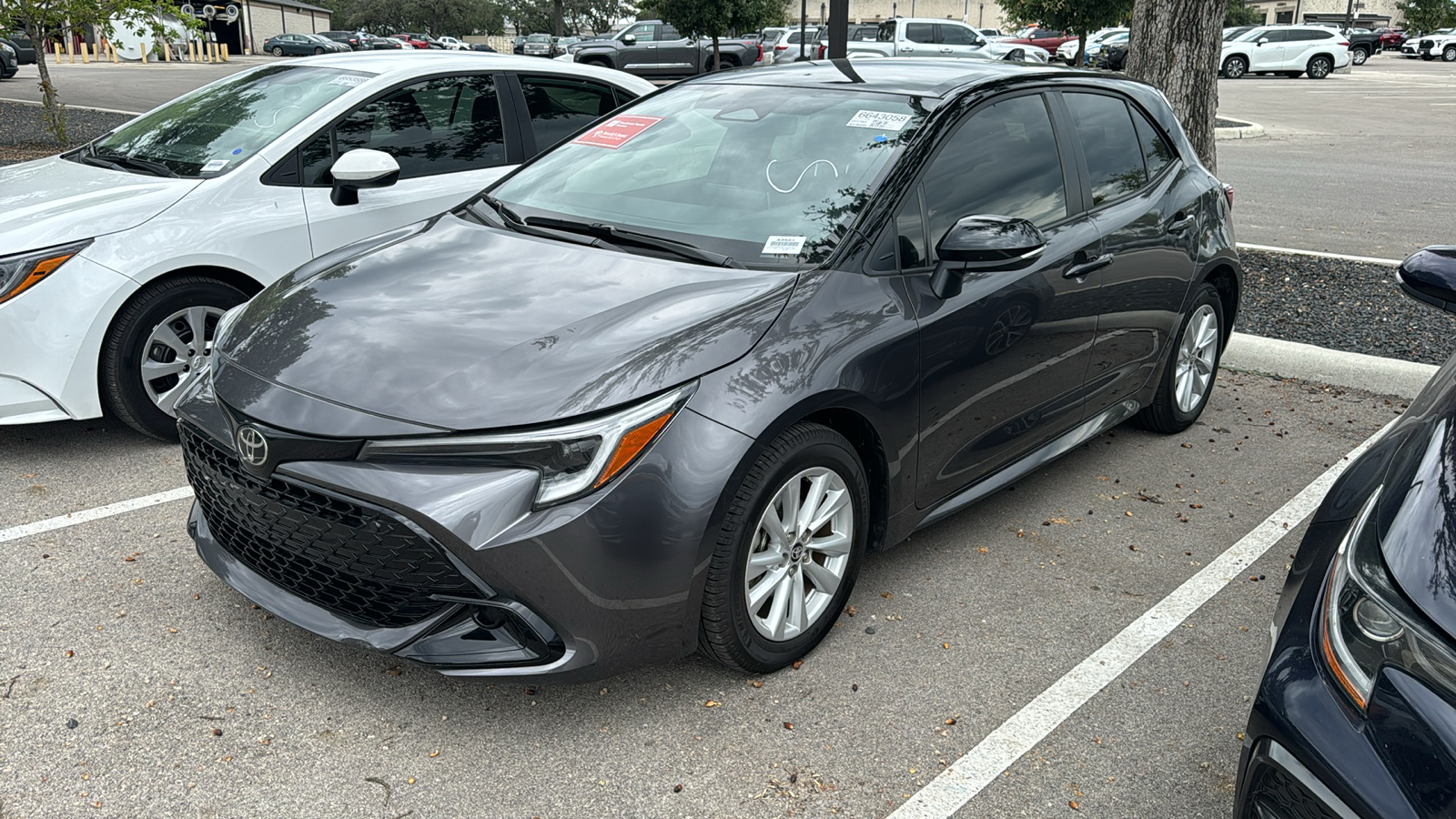 2023 Toyota Corolla Hatchback SE 3