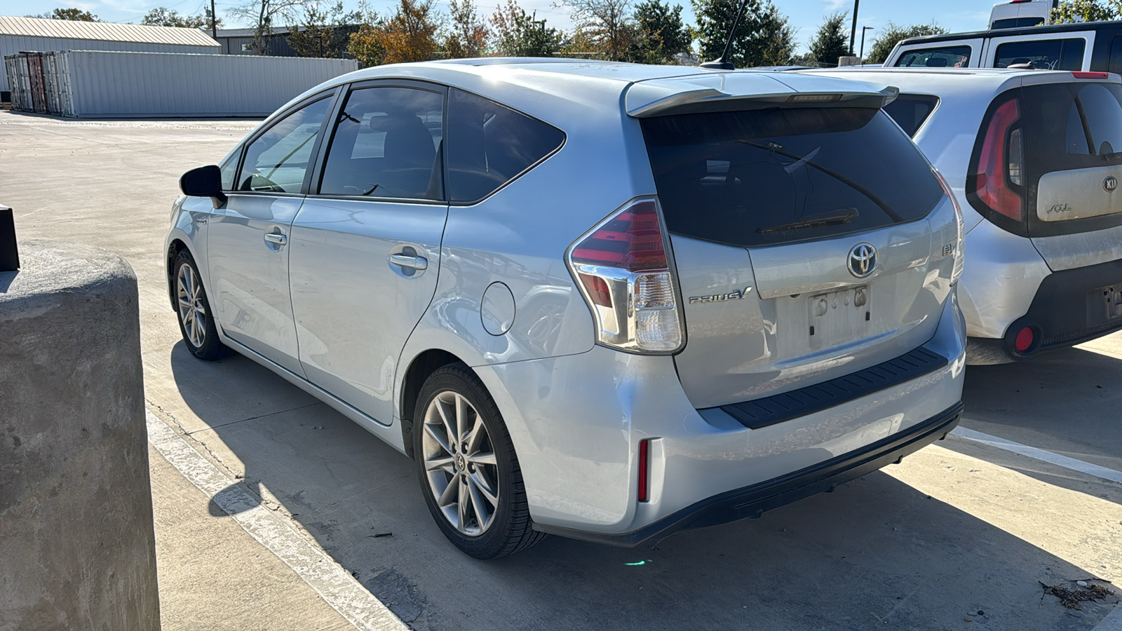 2015 Toyota Prius v Five 4