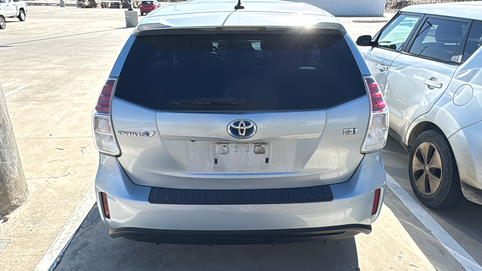 2015 Toyota Prius v Five 5