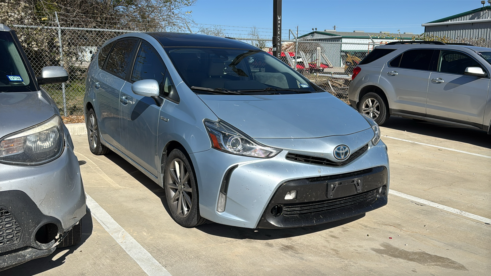 2015 Toyota Prius v Five 11