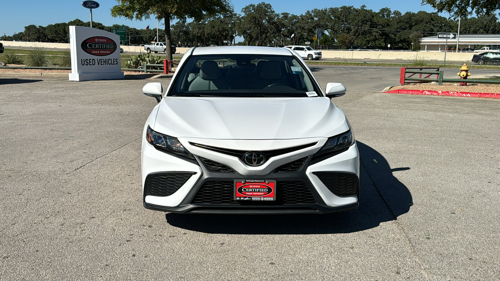 2022 Toyota Camry SE 2