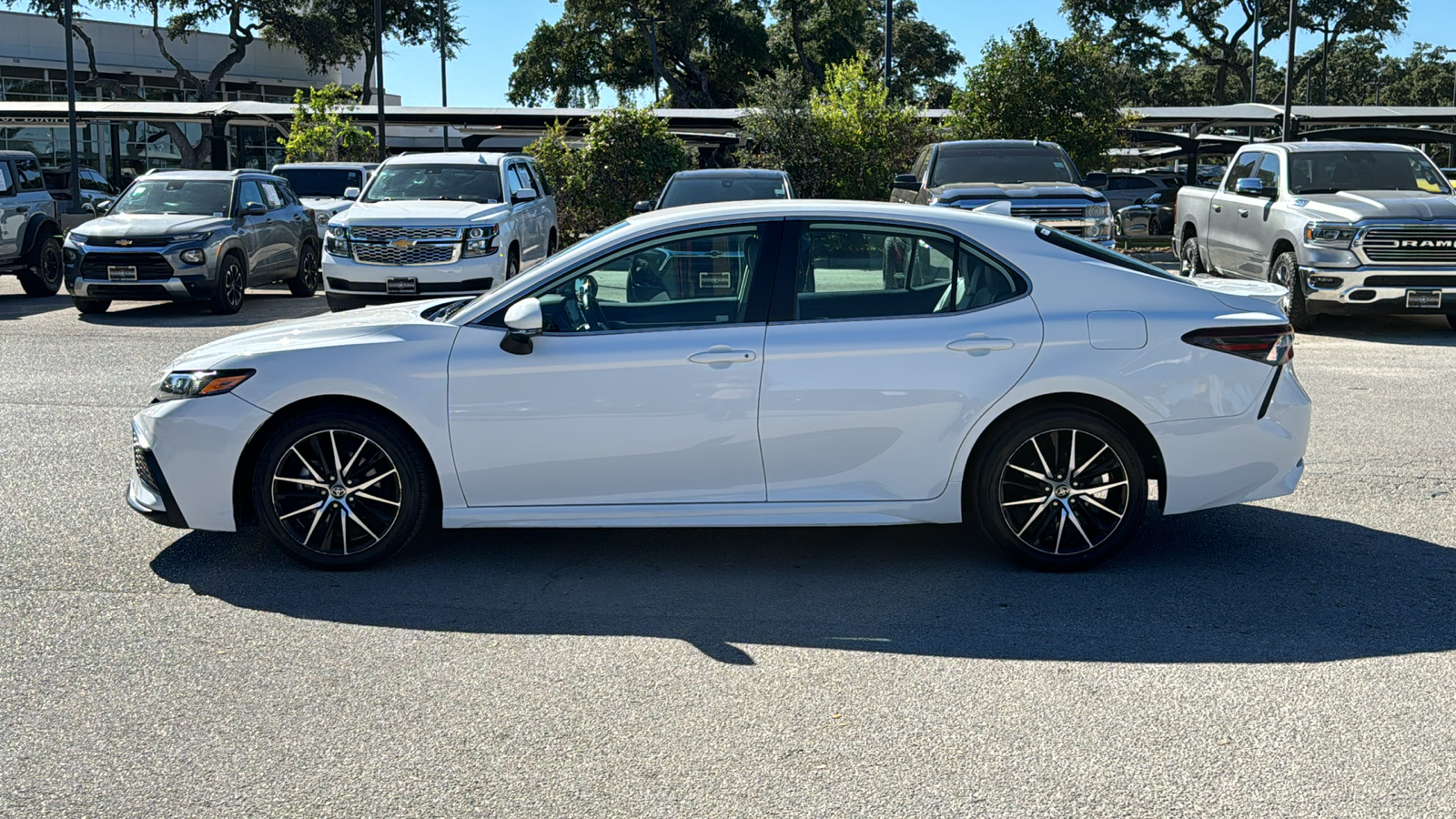 2022 Toyota Camry SE 4