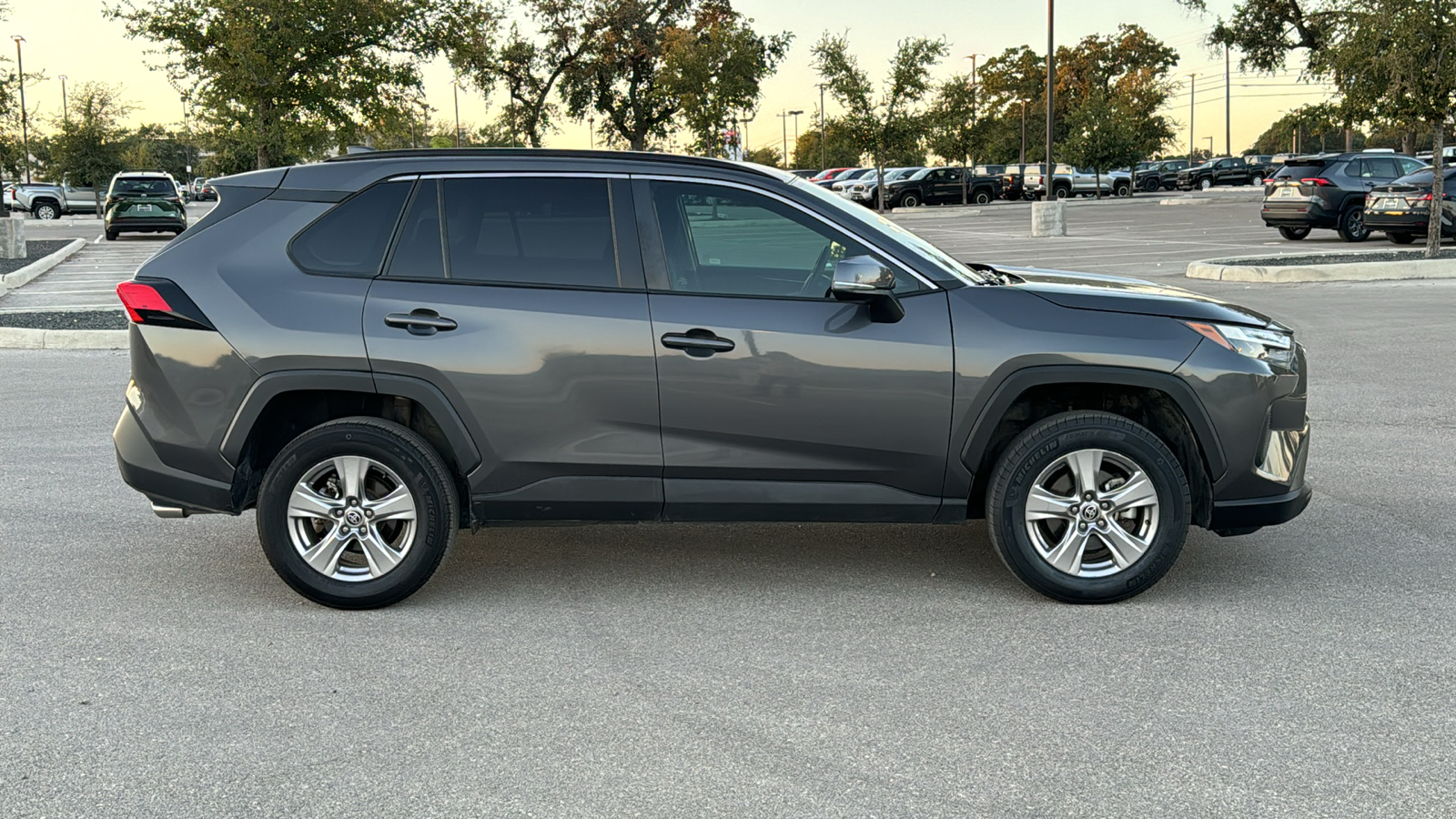 2023 Toyota RAV4 XLE 8