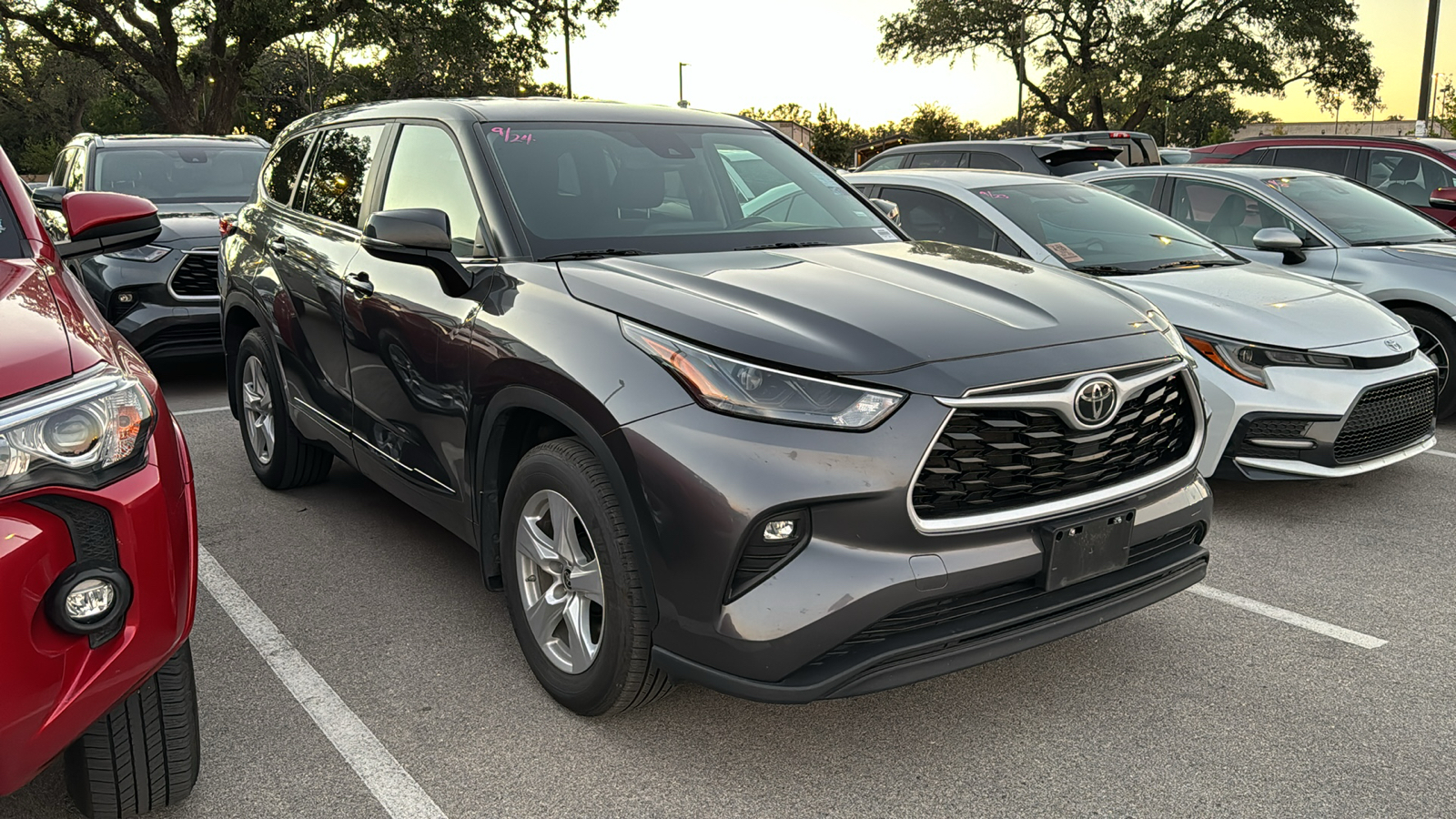 2023 Toyota Highlander LE 2