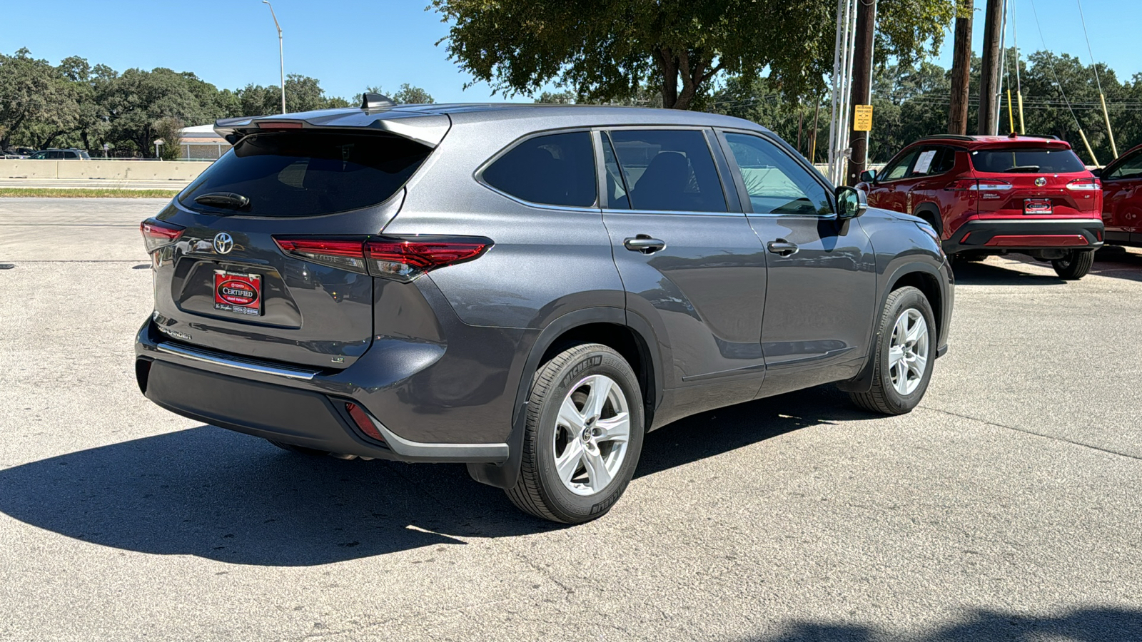 2023 Toyota Highlander LE 7