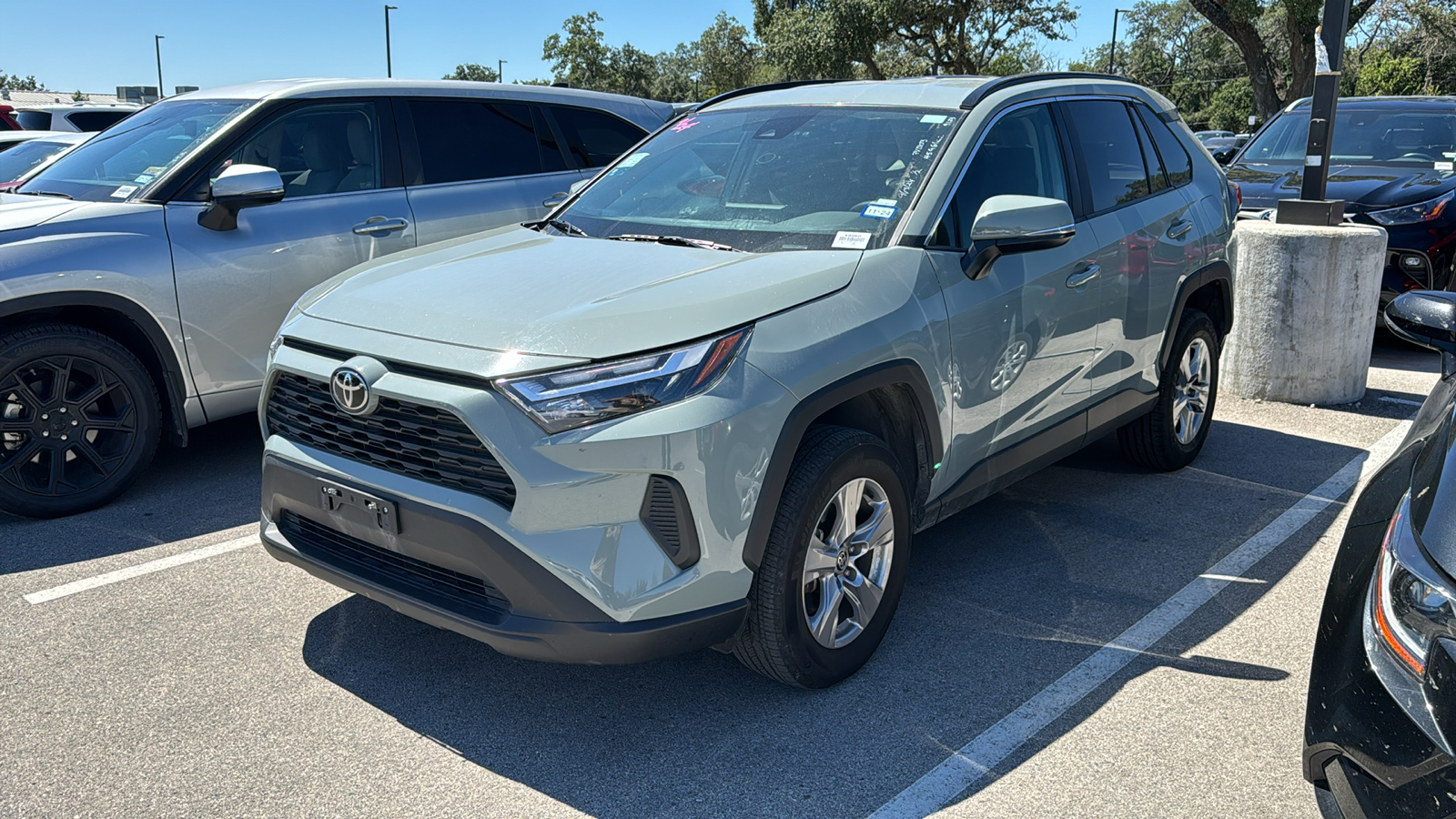 2023 Toyota RAV4 XLE 3