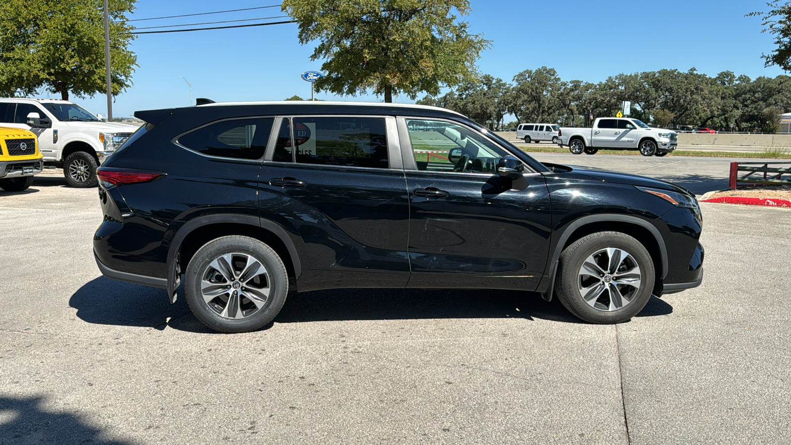 2023 Toyota Highlander XLE 8