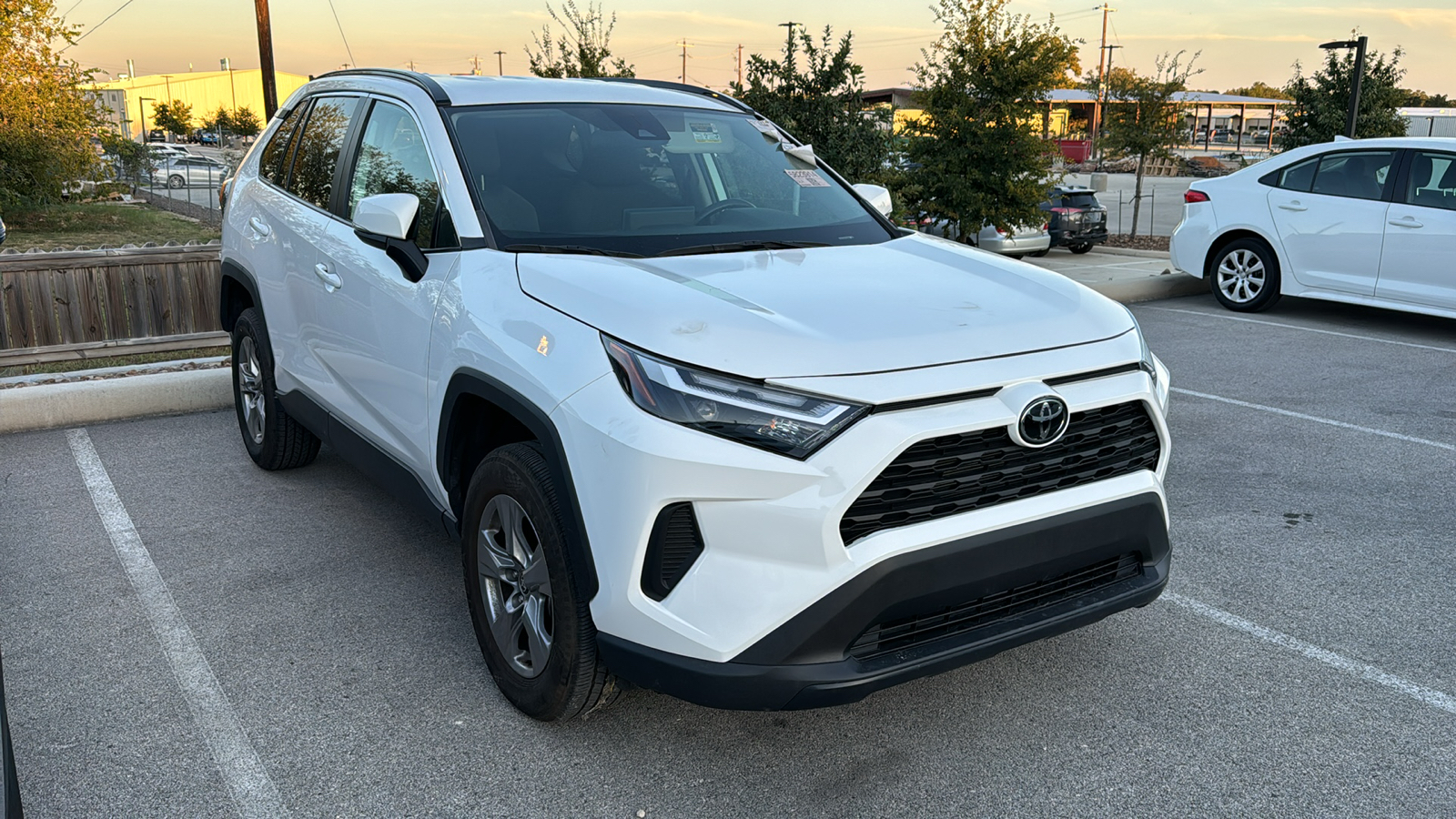 2022 Toyota RAV4 XLE 2