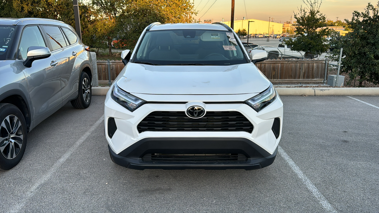 2022 Toyota RAV4 XLE 3