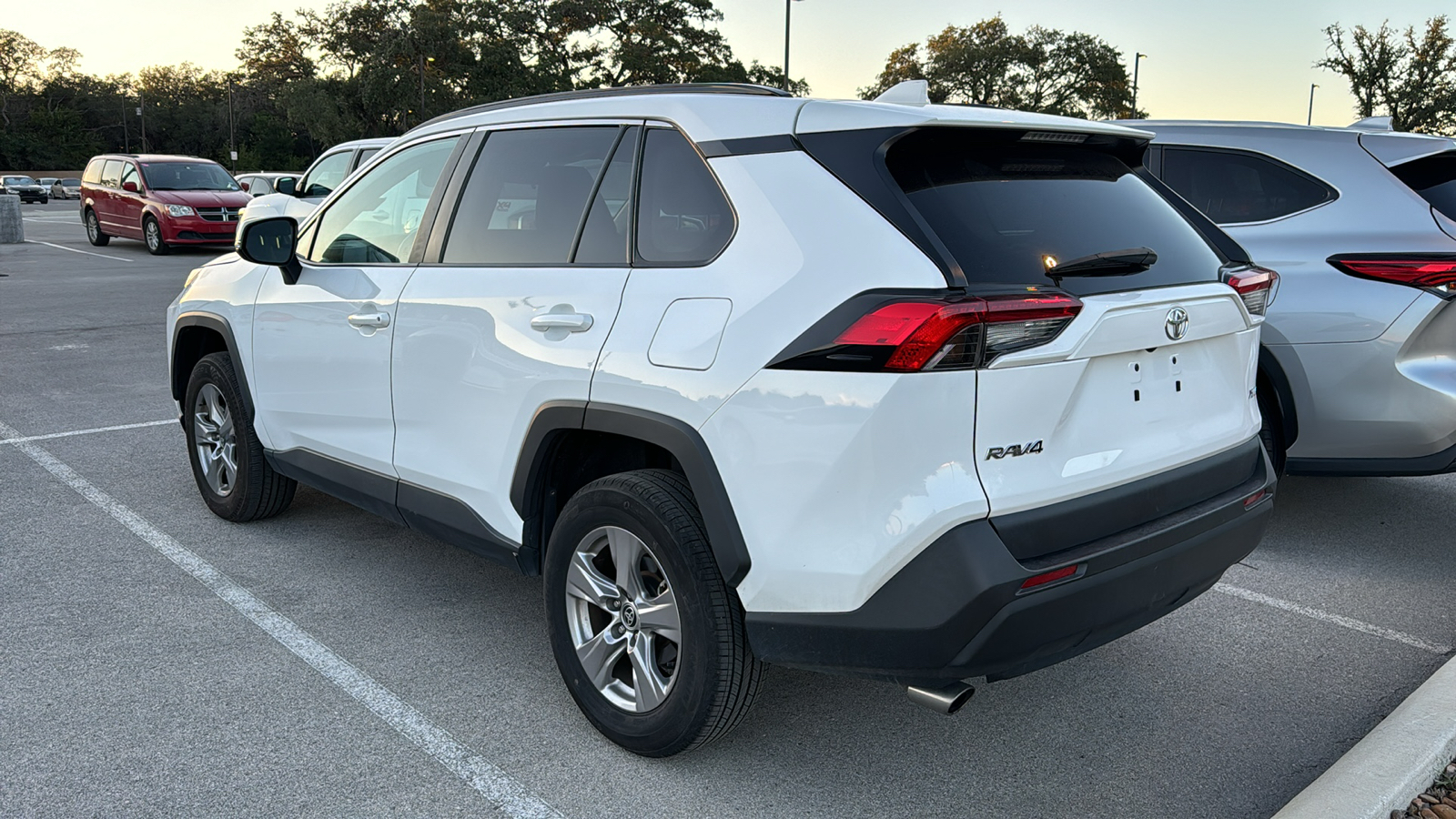 2022 Toyota RAV4 XLE 5