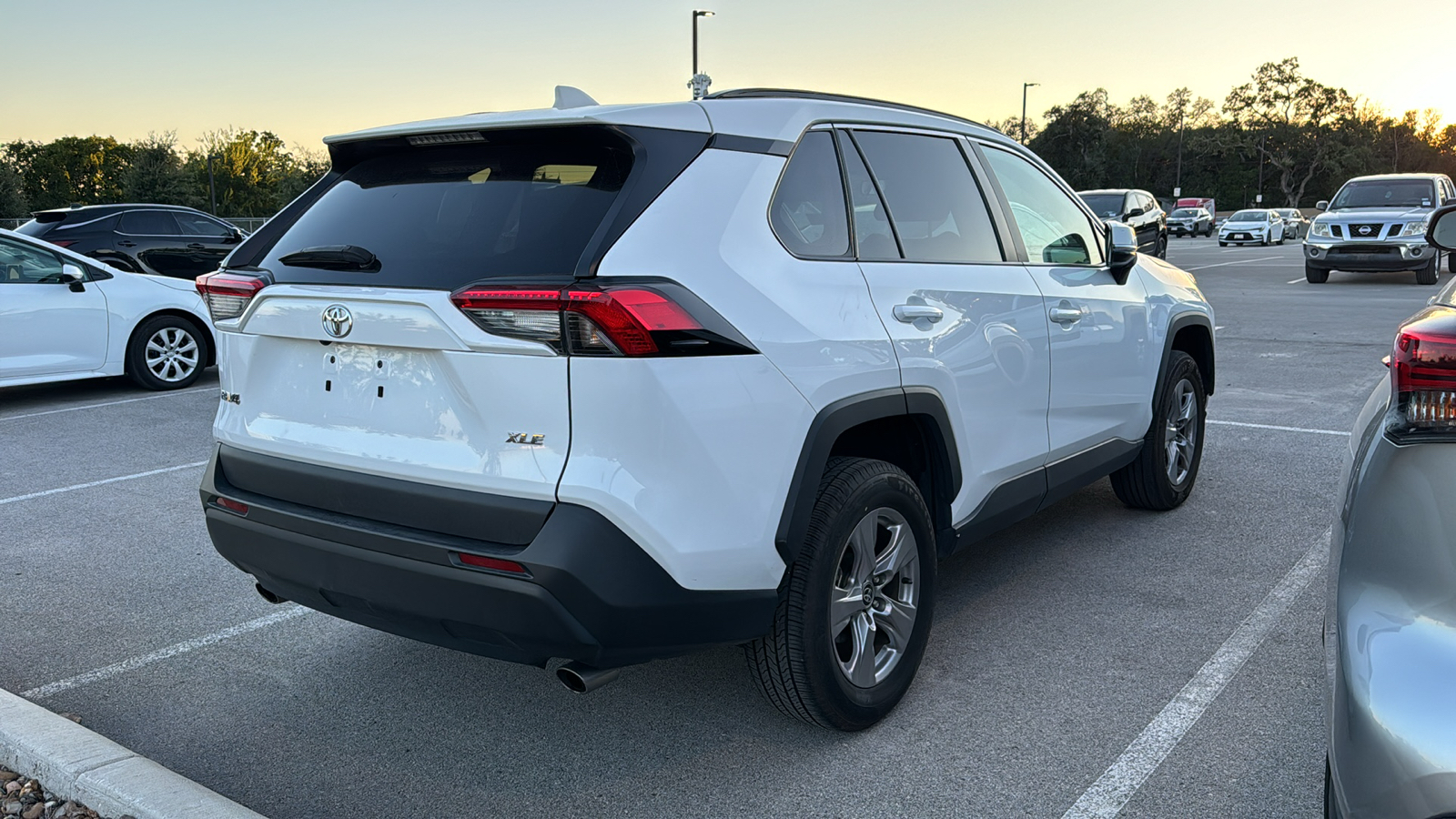 2022 Toyota RAV4 XLE 6