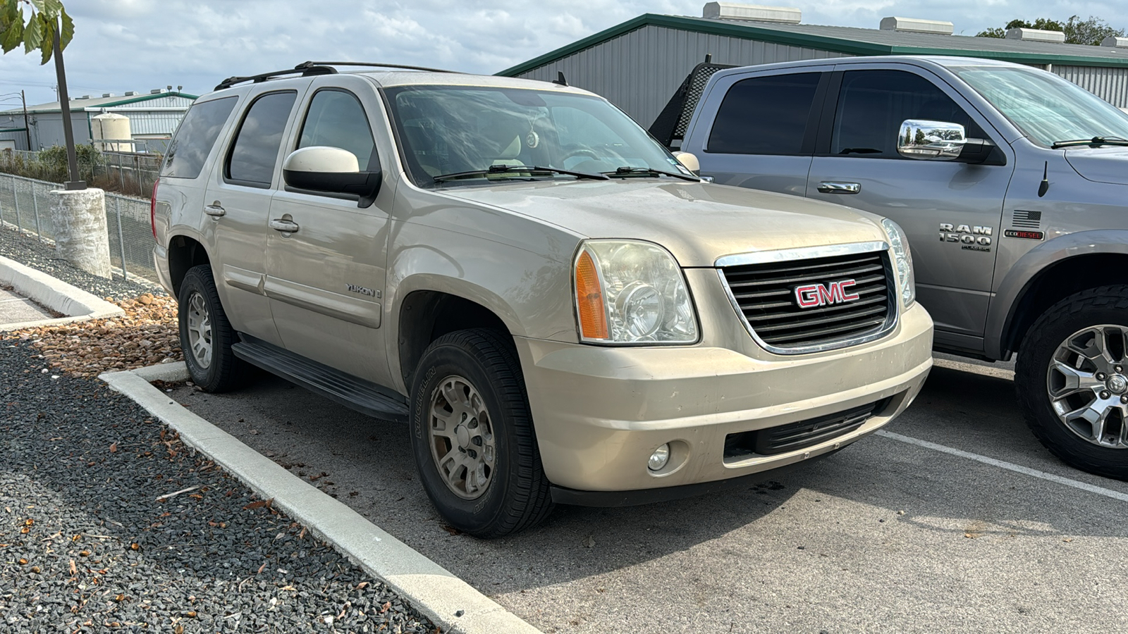 2007 GMC Yukon SLE 11