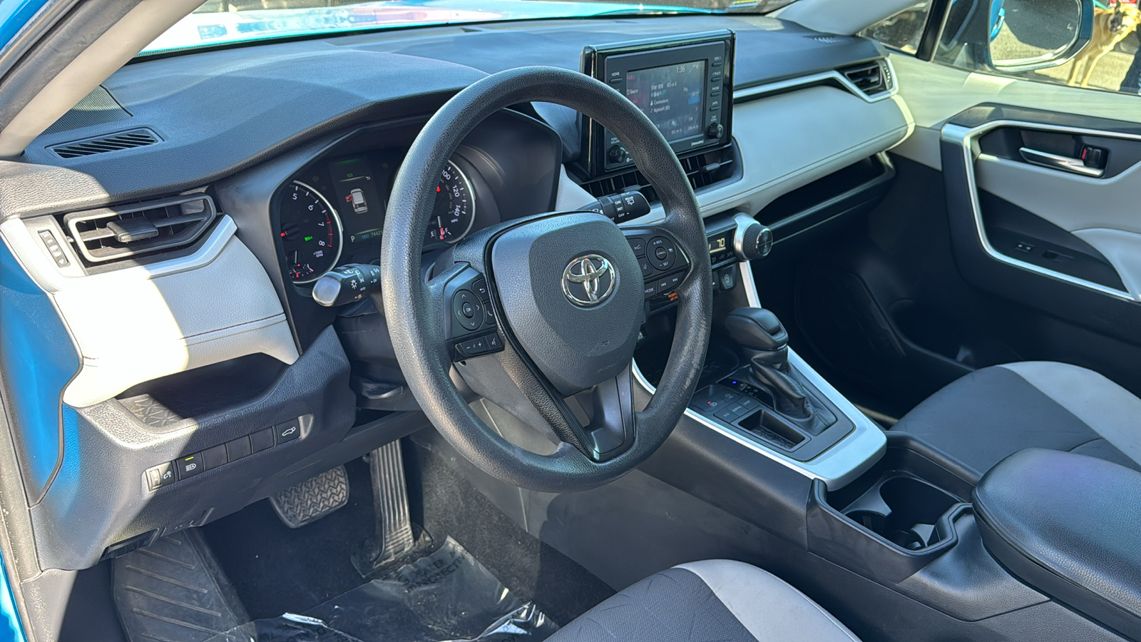 2020 Toyota RAV4 XLE 11