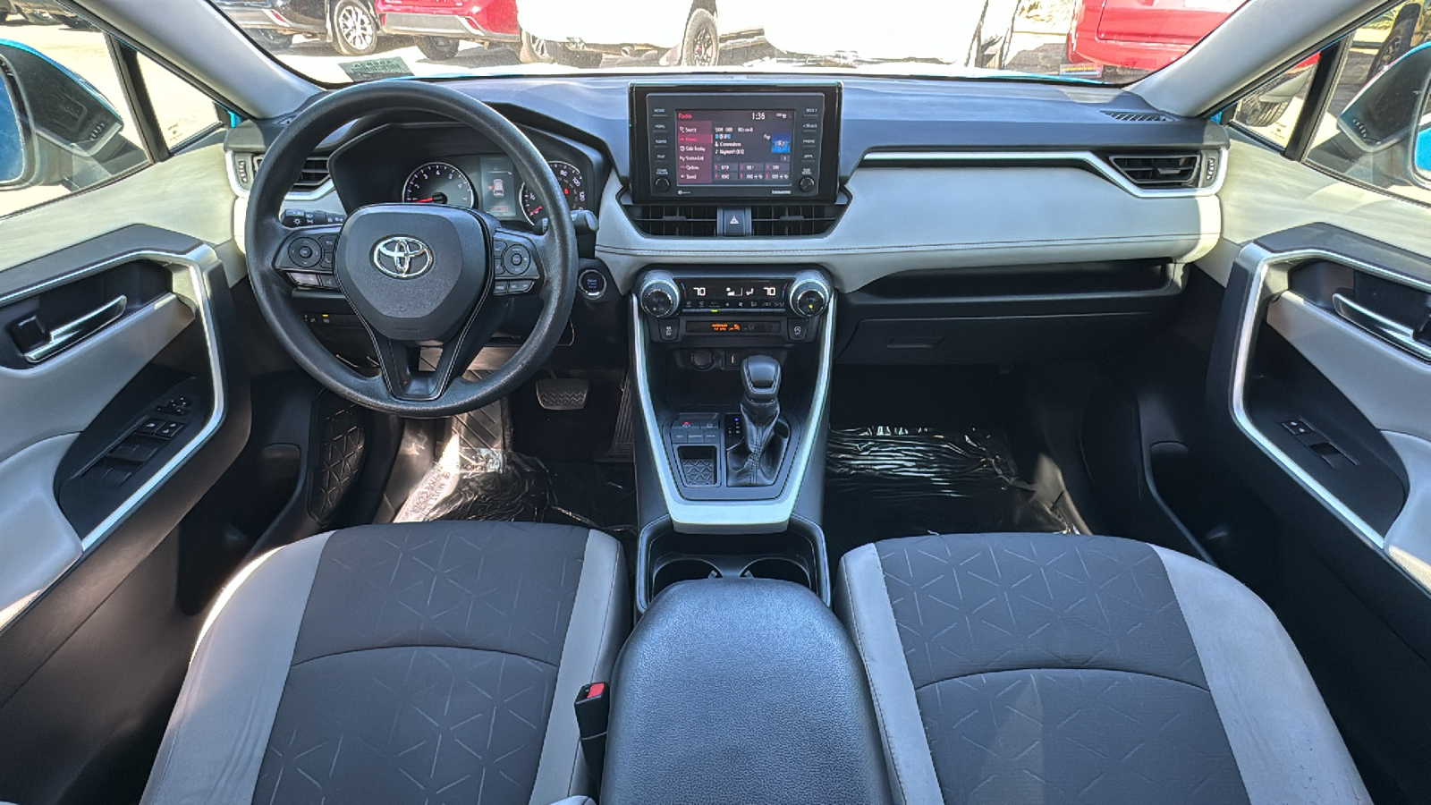 2020 Toyota RAV4 XLE 18