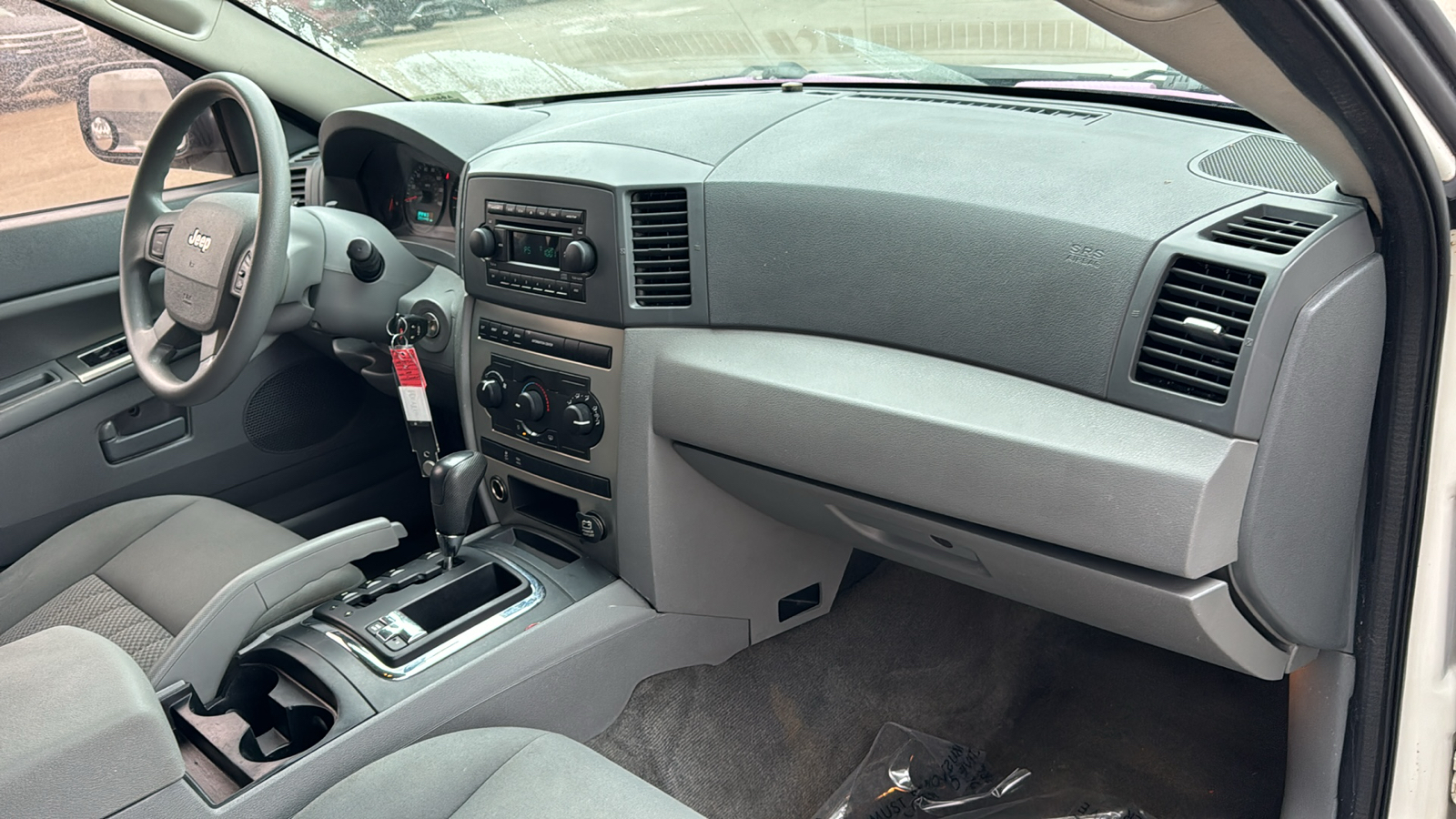 2005 Jeep Grand Cherokee Laredo 23