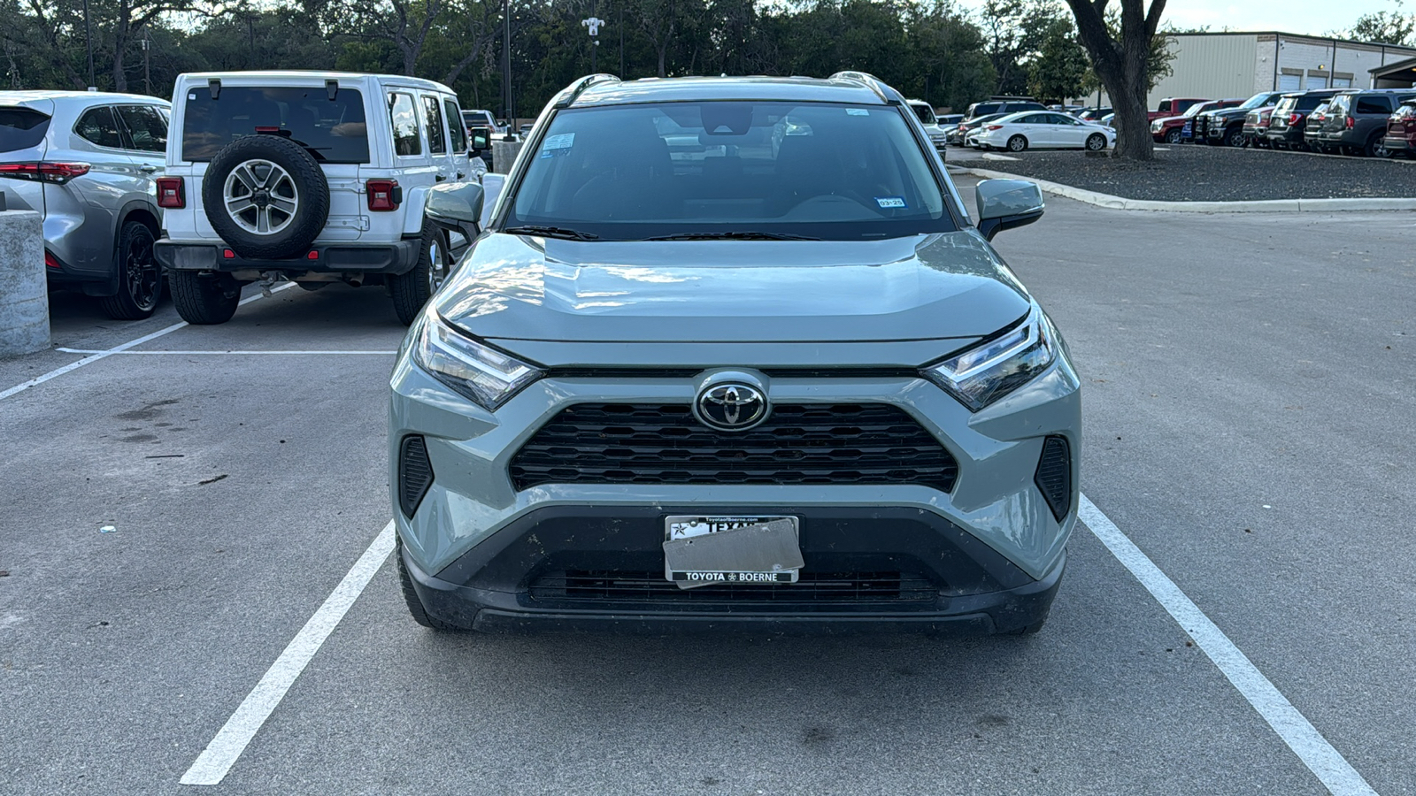 2022 Toyota RAV4 XLE 2