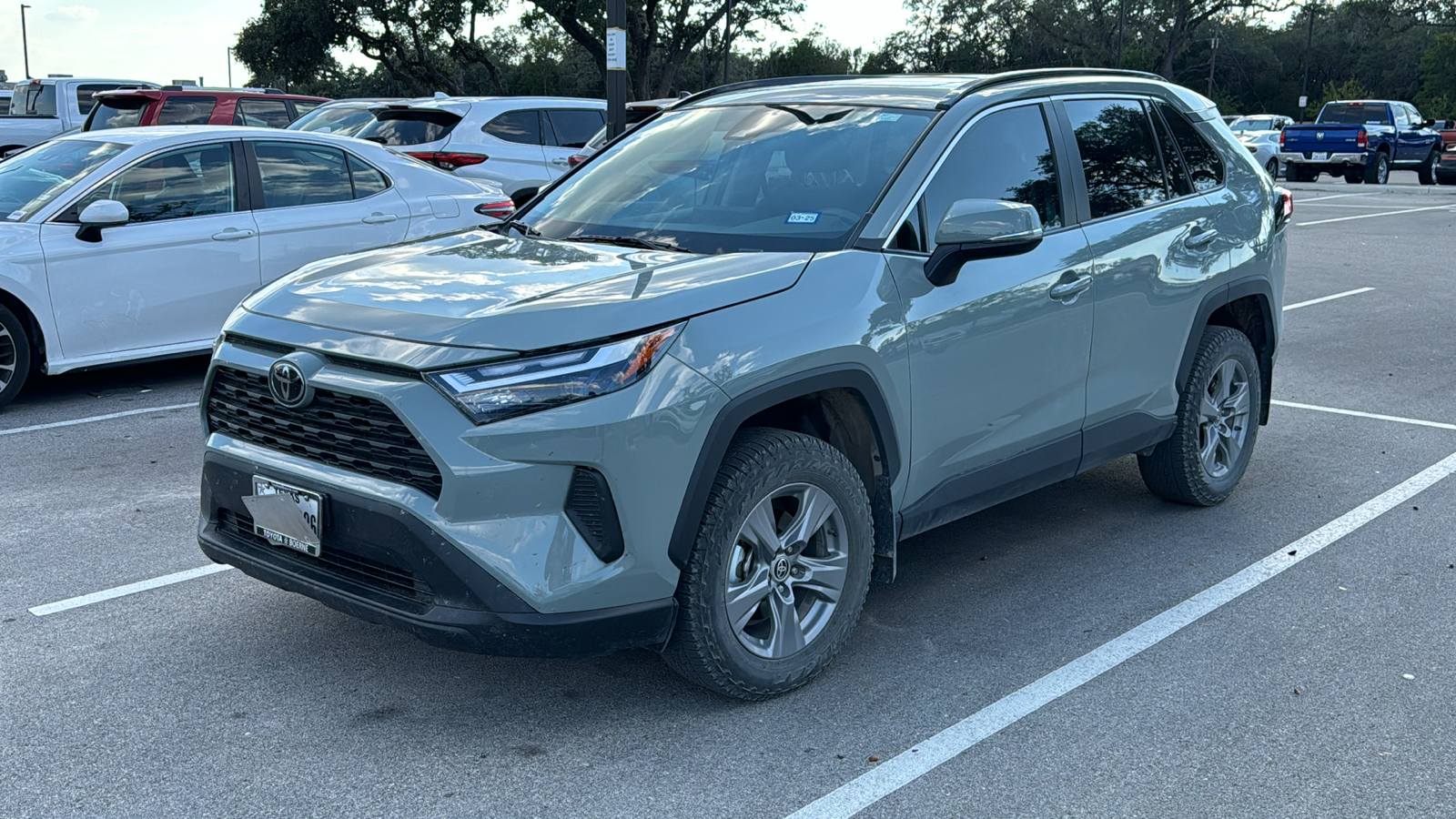 2022 Toyota RAV4 XLE 3