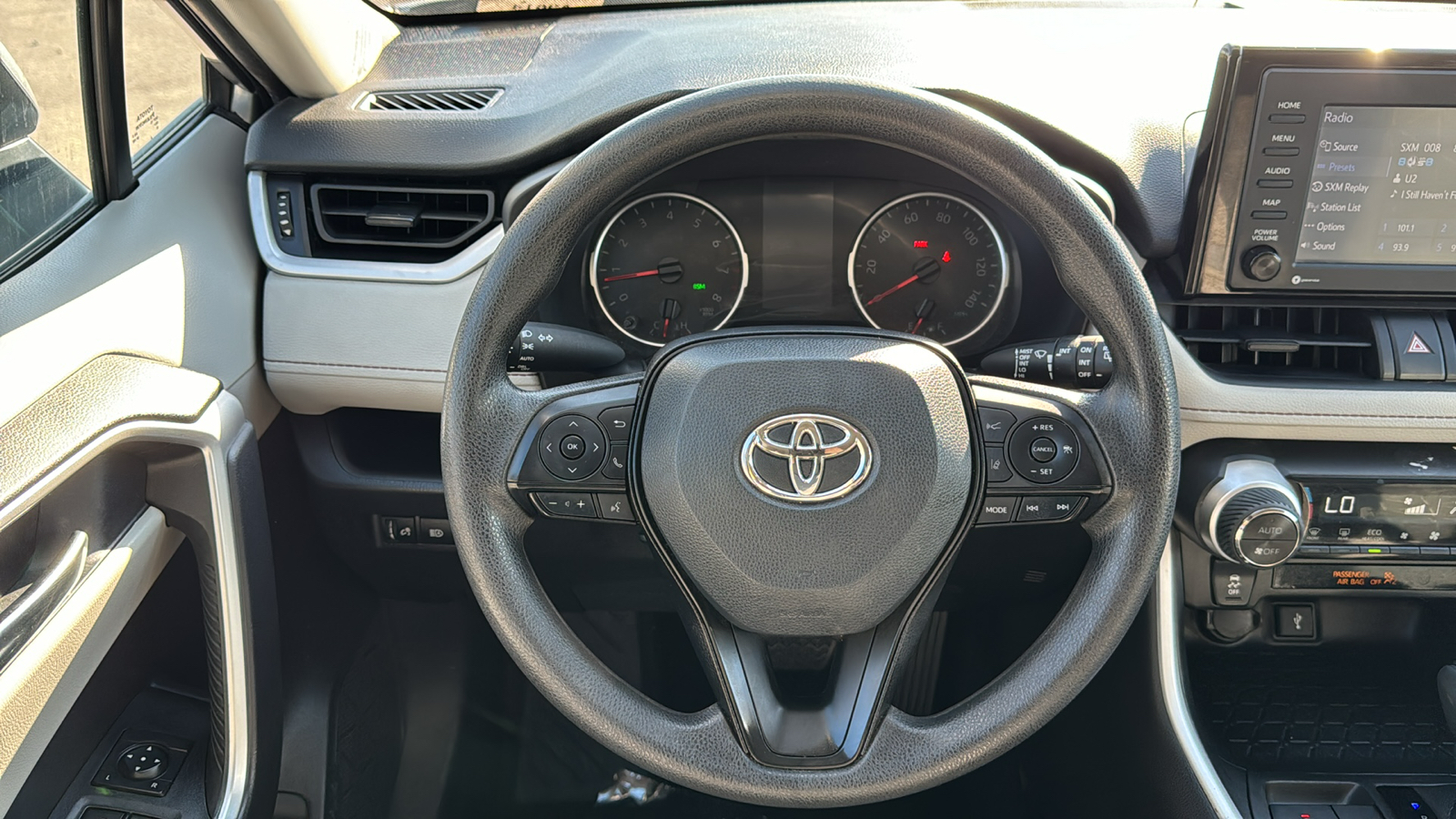 2022 Toyota RAV4 XLE 27