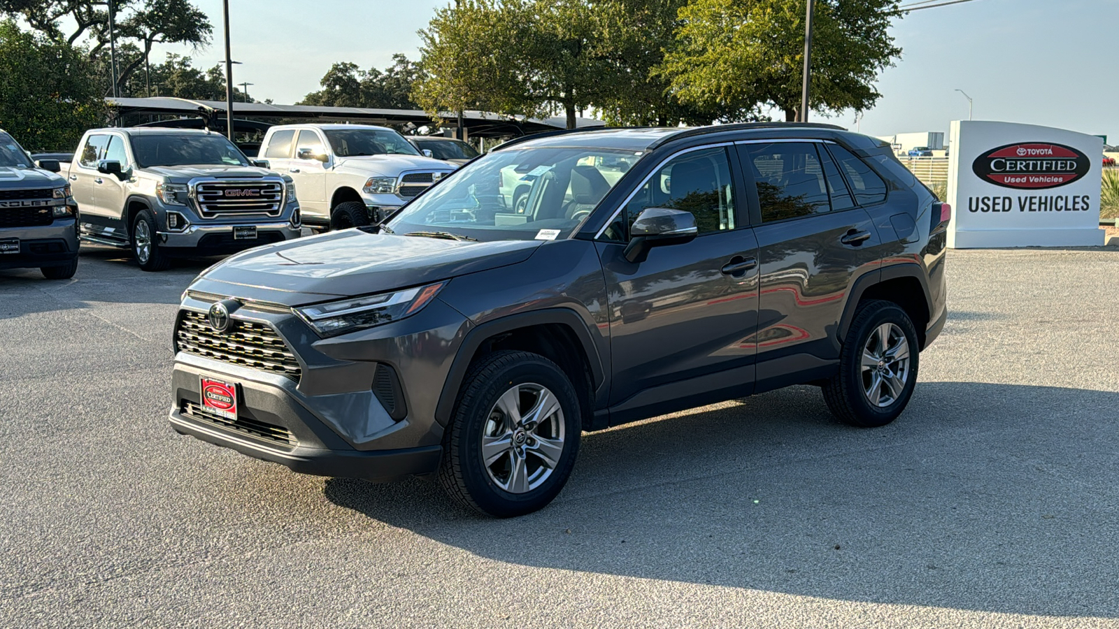 2022 Toyota RAV4 XLE 3