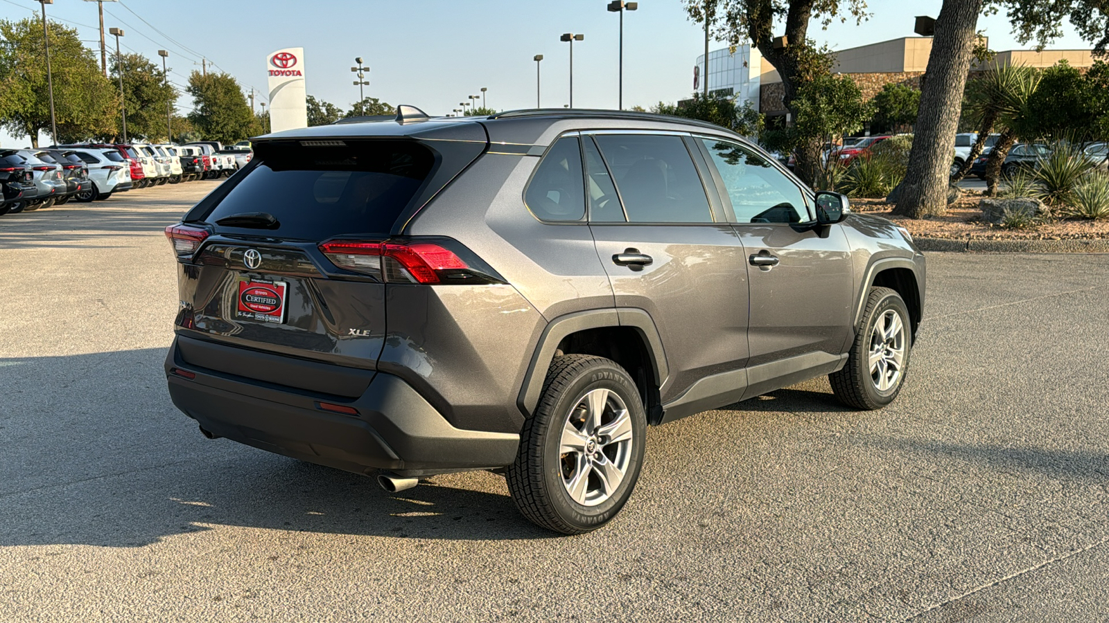 2022 Toyota RAV4 XLE 7