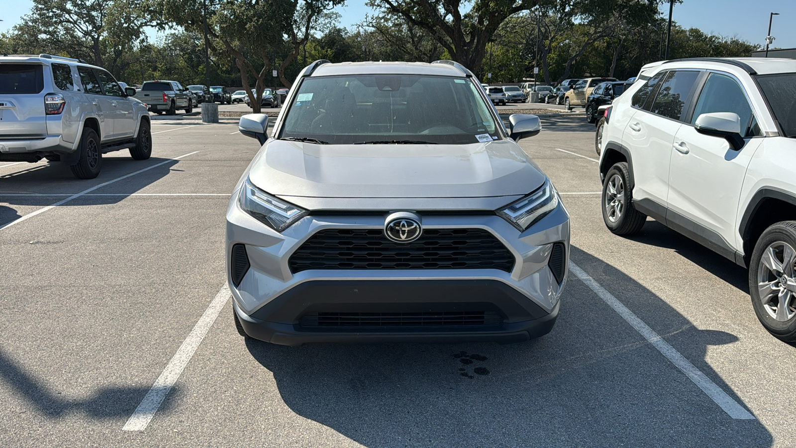 2022 Toyota RAV4 XLE 2